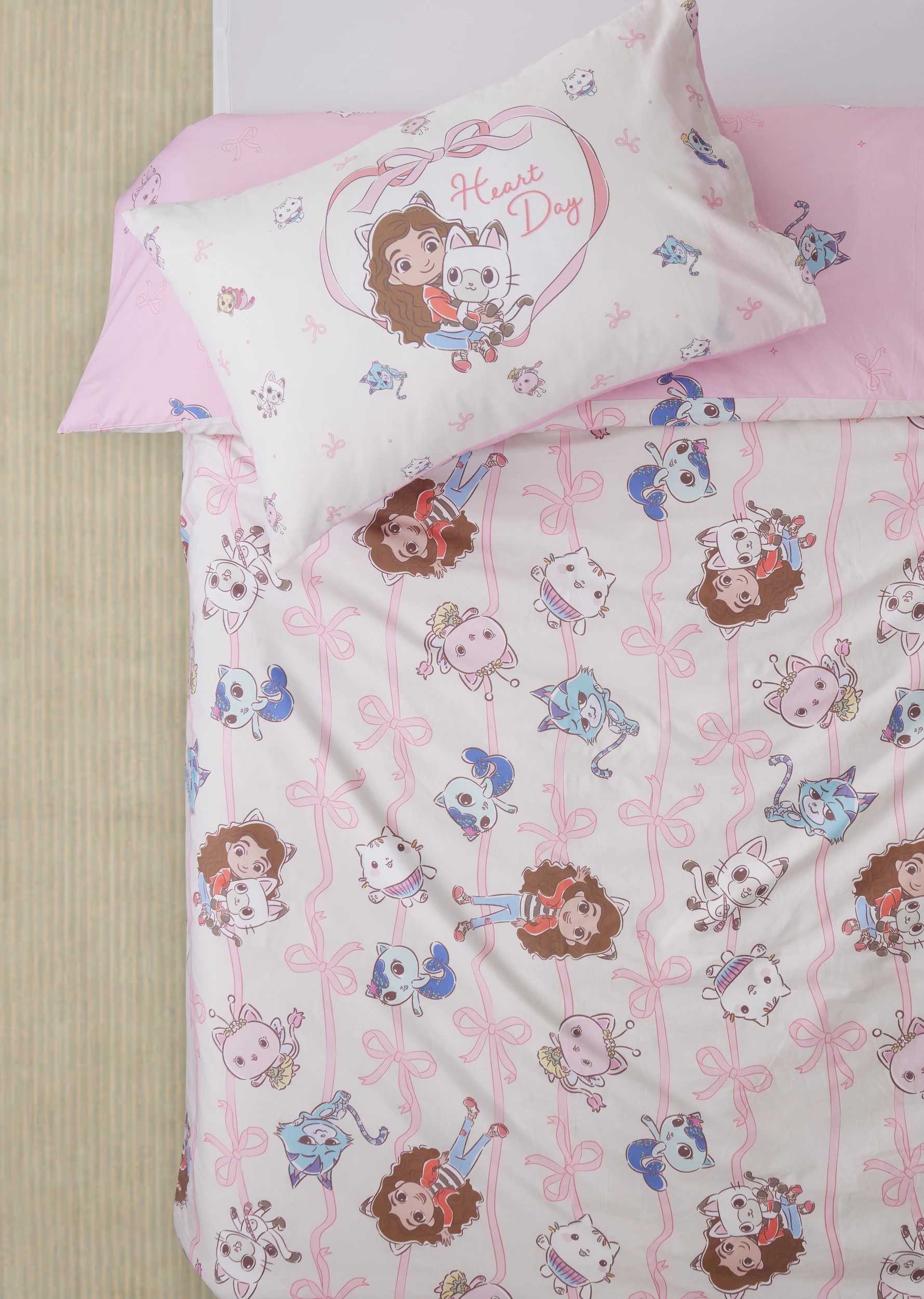 1 Gabby's Dollhouse Kids Quilt Cover Set
 - Single Bed
 - Pink, 1 of 4