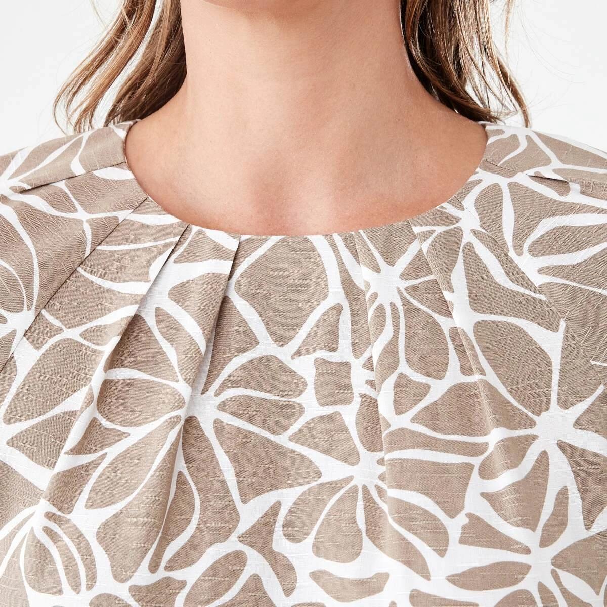 5 Short Sleeve Tuck Top BROKEN FLORAL DUNE BEIGE, 5 of 6