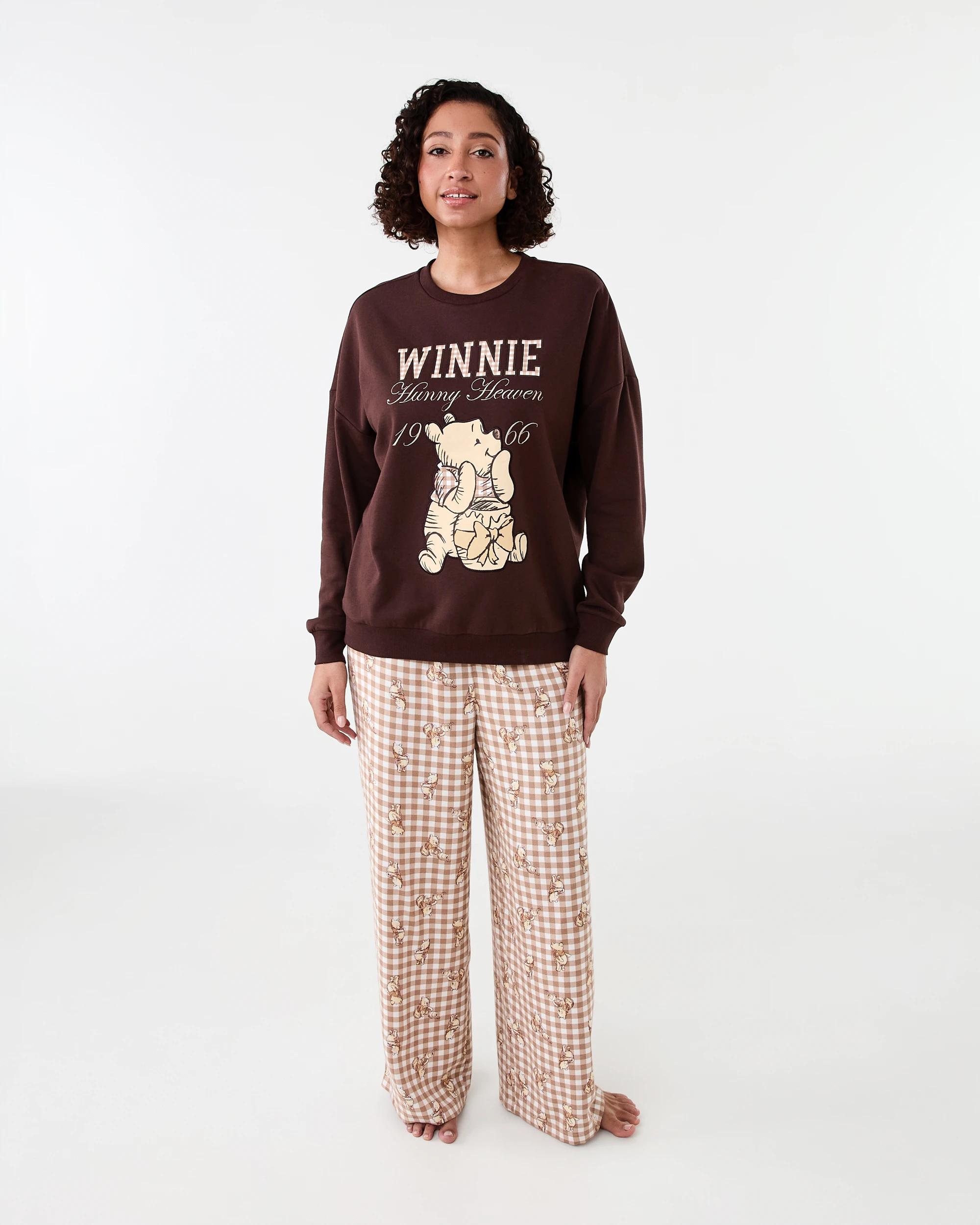 1 Winnie the Pooh License Sweatshirt and Flannel Pyjama Set Winnie, 1 of 8