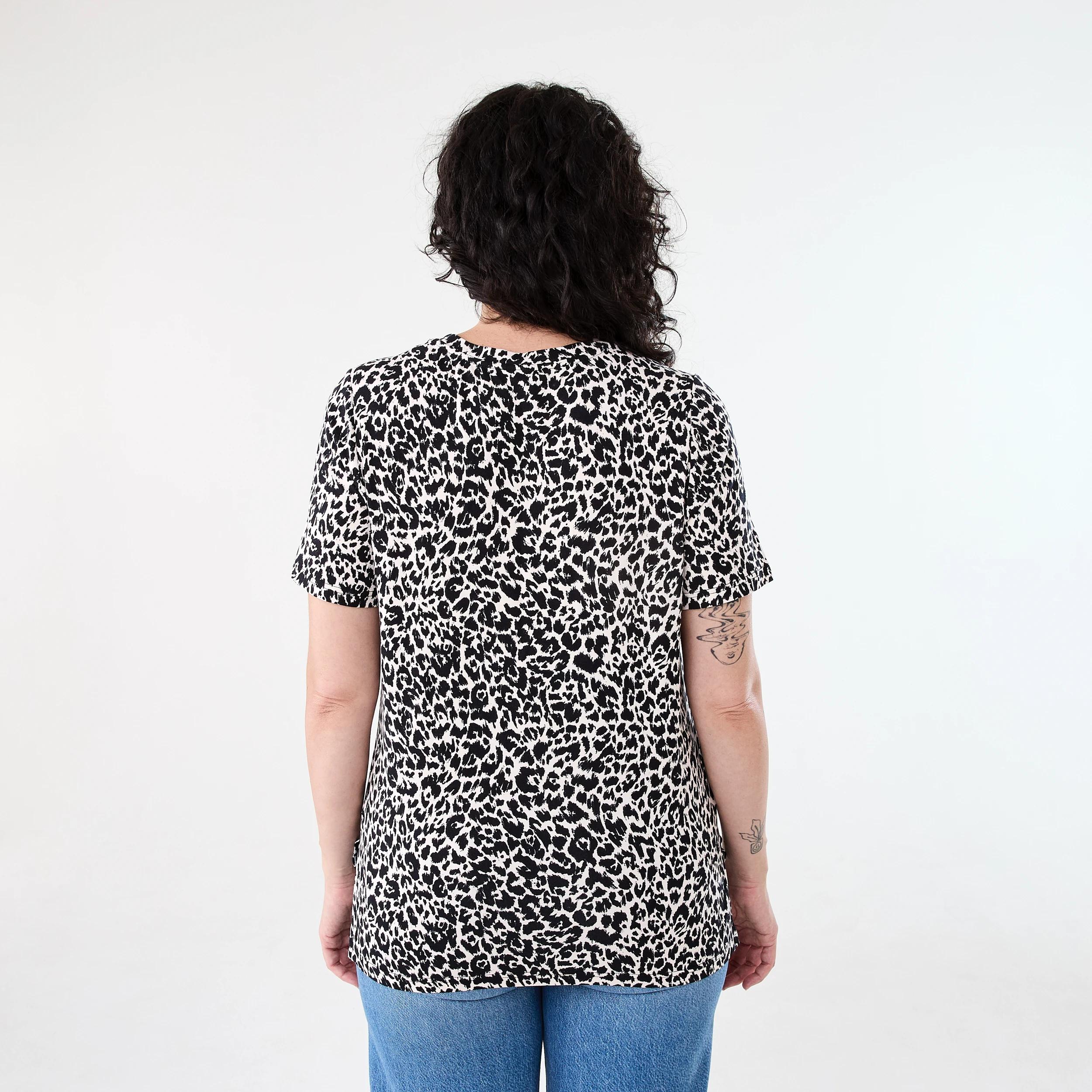 3 Short Sleeve Stepped Hem Tunic MONO LEO BLACK, 3 of 6