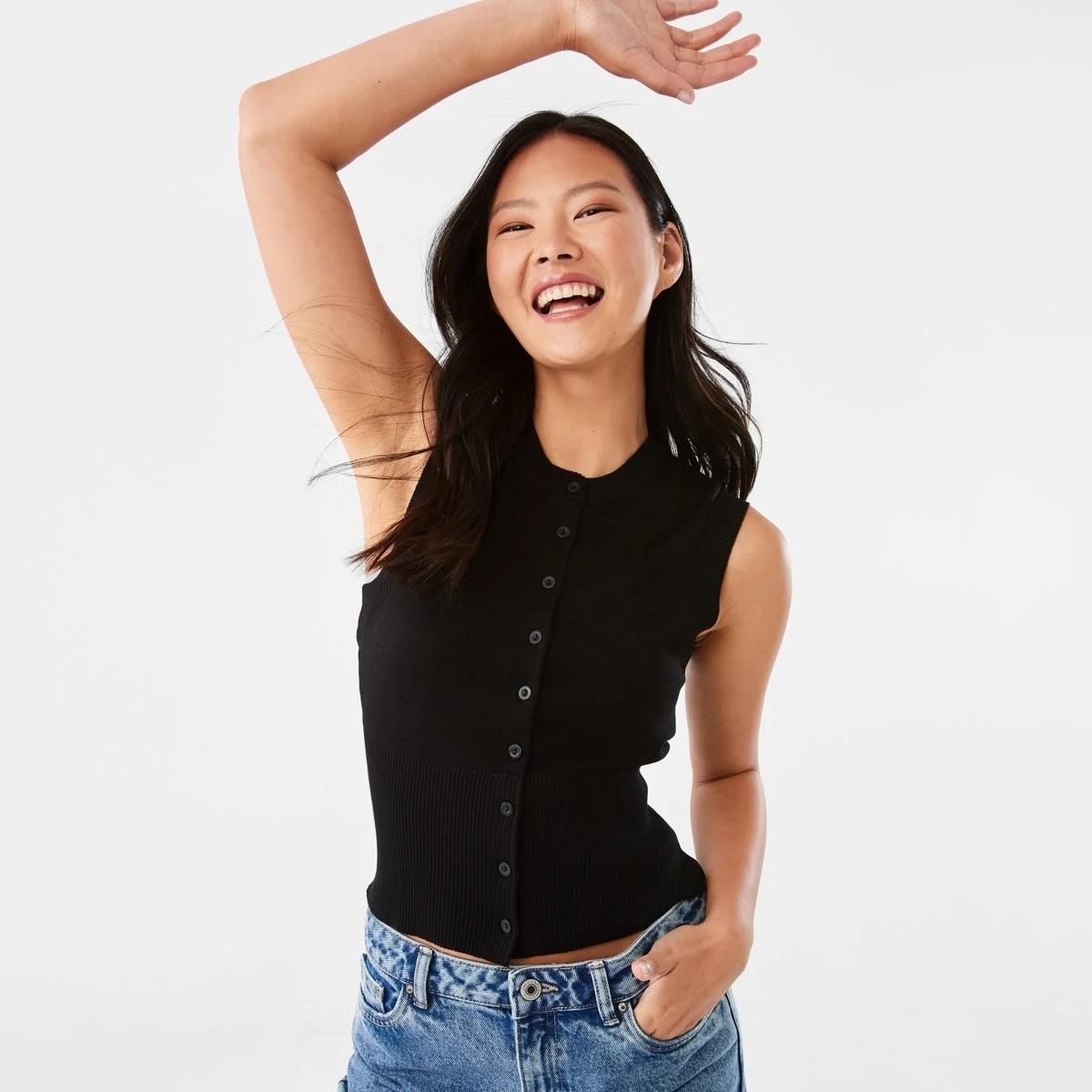 1 Sleeveless Fitted Vest Black, 1 of 10