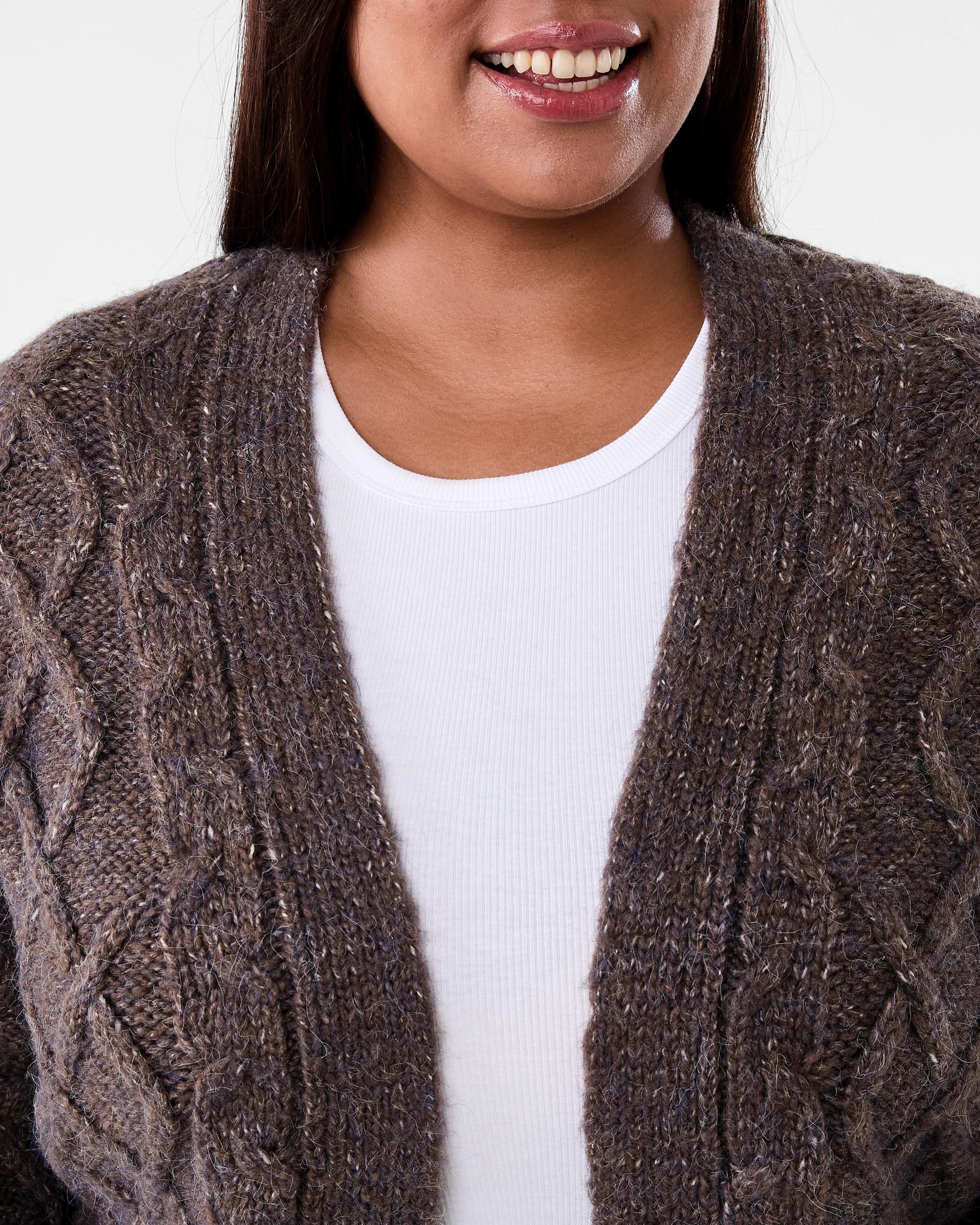 5 Curve Cable Knit Cardigan Taupe Mrl, 5 of 6