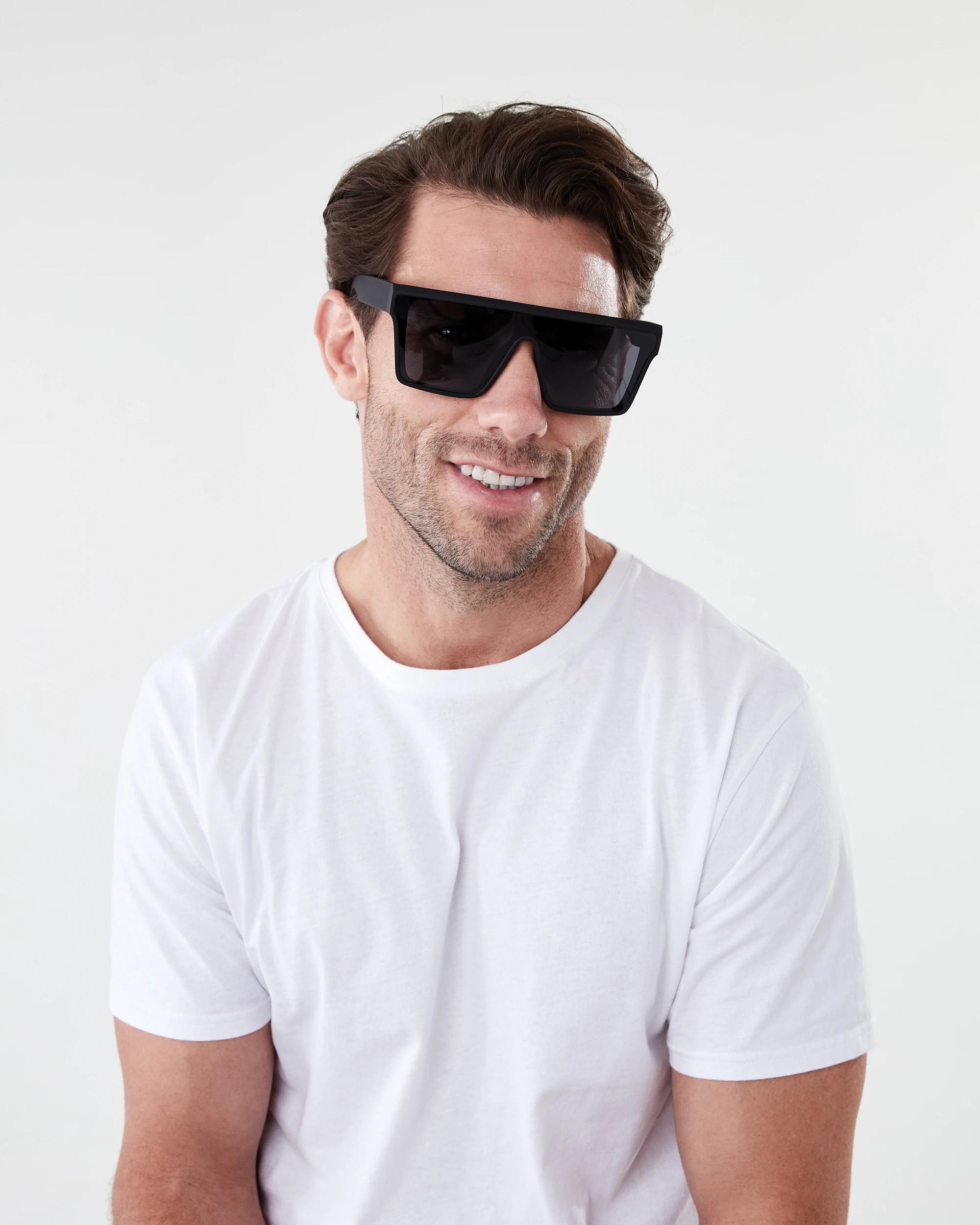 4 Flat Frame Sunglasses Black, 4 of 5
