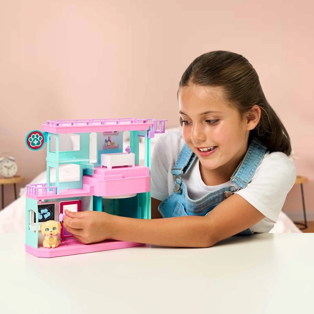 7 Little Live Pets Mama Surprise Families Baby Care Clinic Playset, 7 of 10