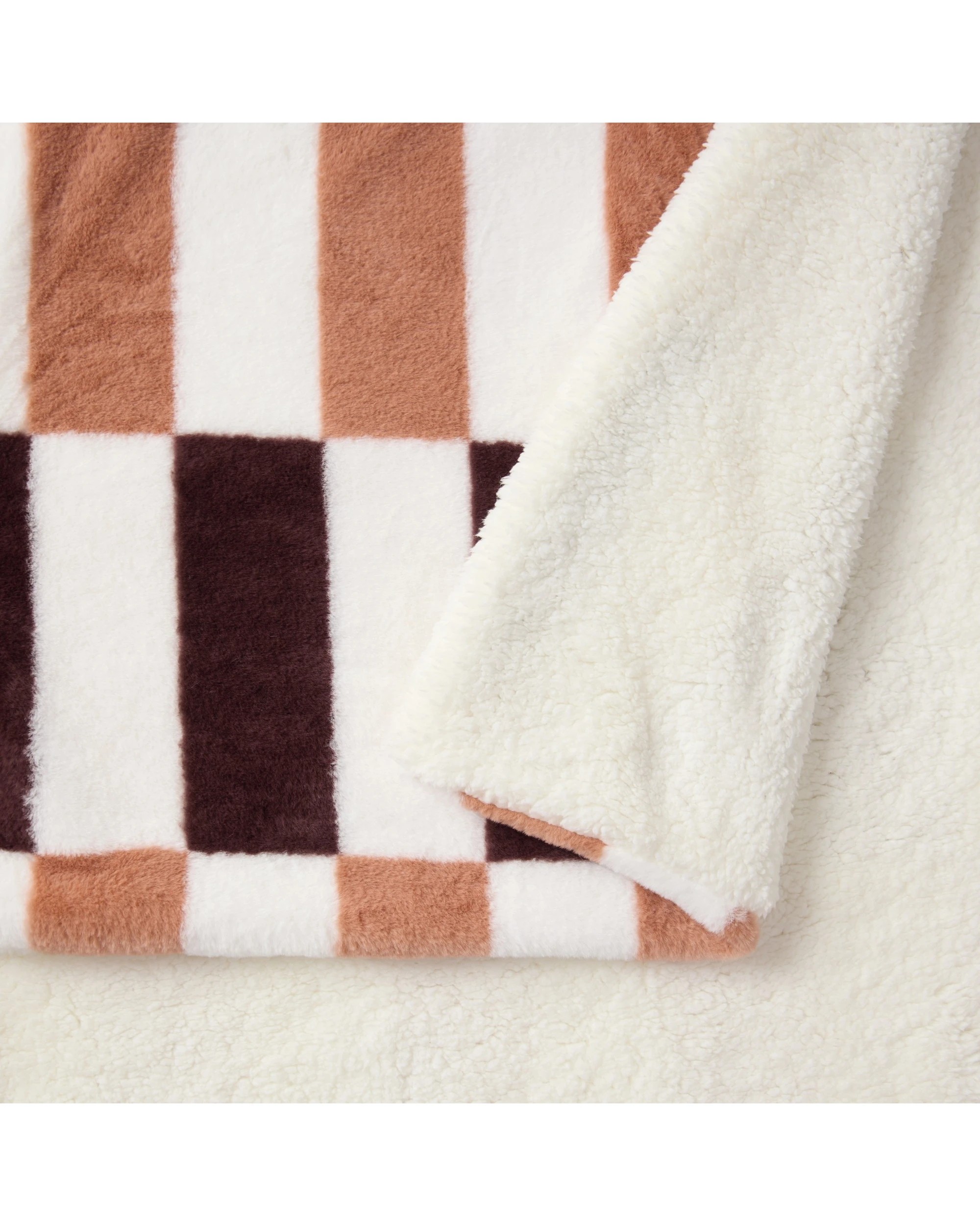 2 Dreamaker Alma Faux Fur Throw 130x170cm - Chocolate Mousse, 2 of 7