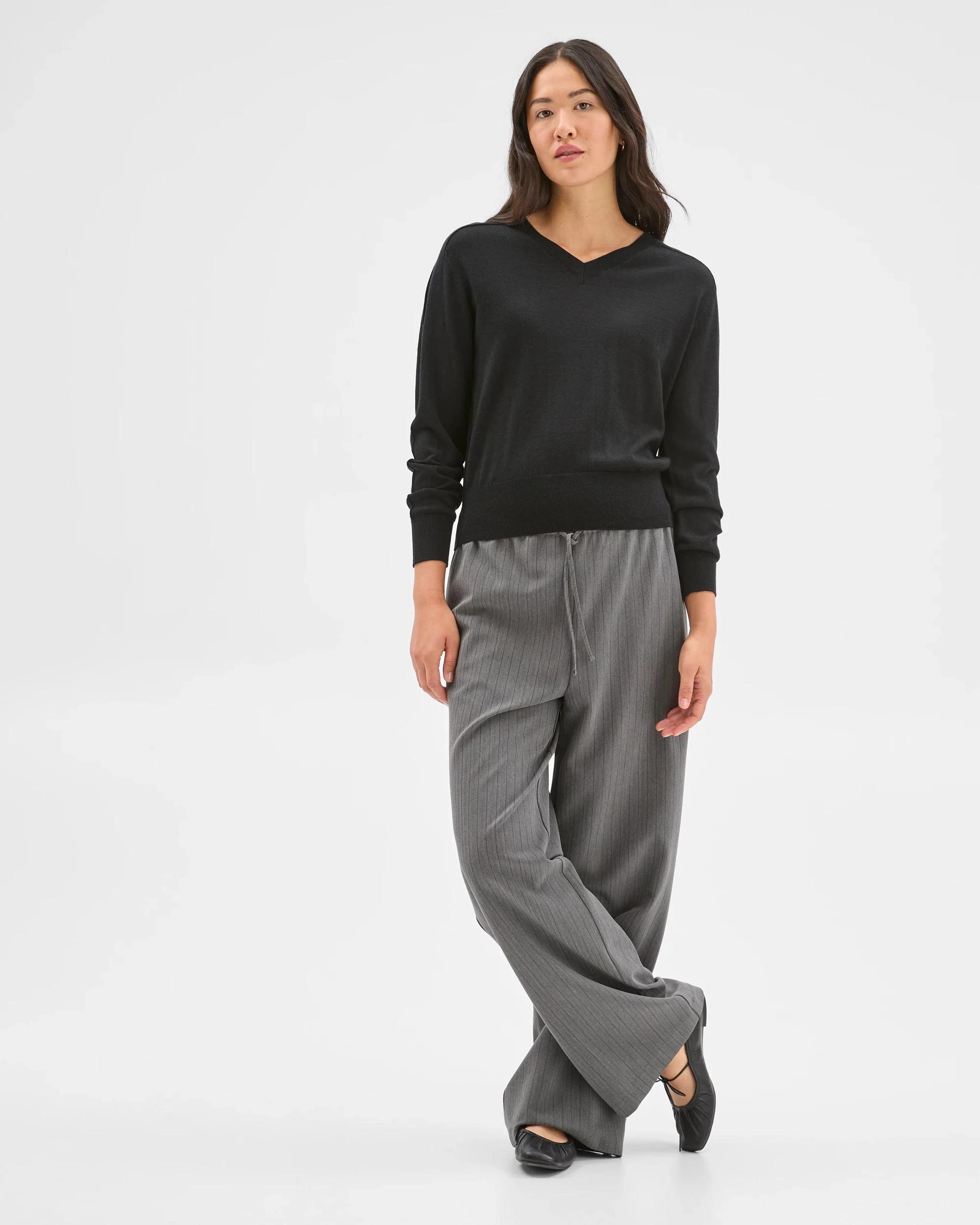 2 Preview Australian Merino Wool Long Sleeve V-Neck Knit Top BLACK, 2 of 6