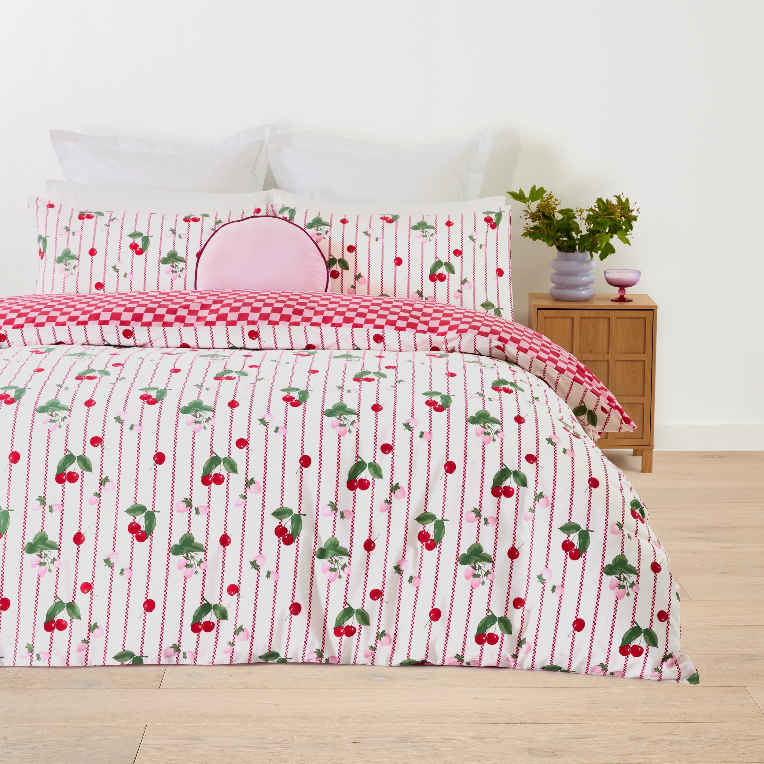 1 Berries Cotton Rich Reversible Quilt Cover Set - Queen Bed, 1 of 8