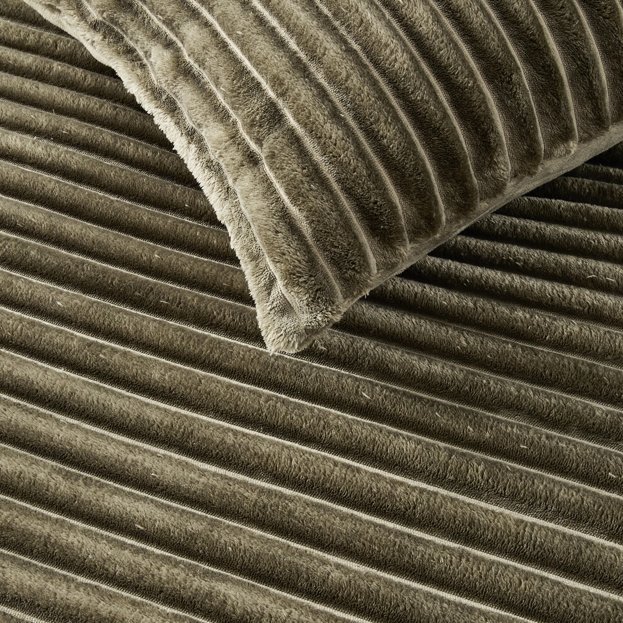 4 Ribbed Faux Fur Comforter Set - Queen Bed, Green, 4 of 7