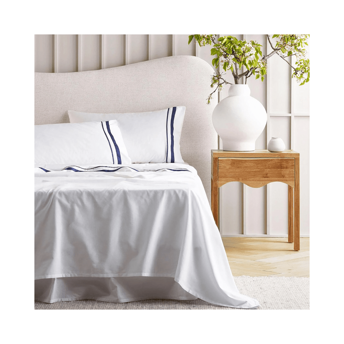 1 Renee Taylor Cloud 1000 TC Egyptian Cotton Sheet Set - Deep Queen, White with Navy Edge
 - Queen Bed
 - assorted, 1 of 2