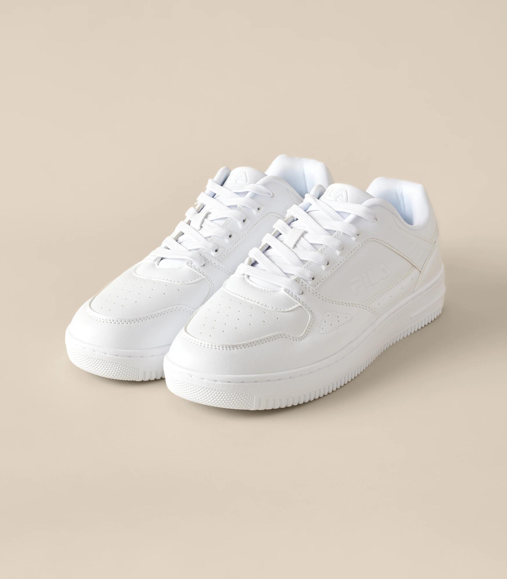 1 Womens Fila Aquino Sneaker WHITE, 1 of 6