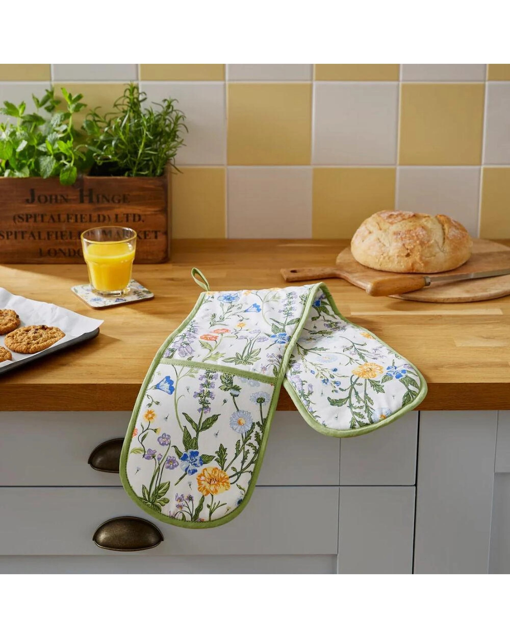 2 Ulster Weavers Cottage Garden Double Oven Glove, 2 of 2