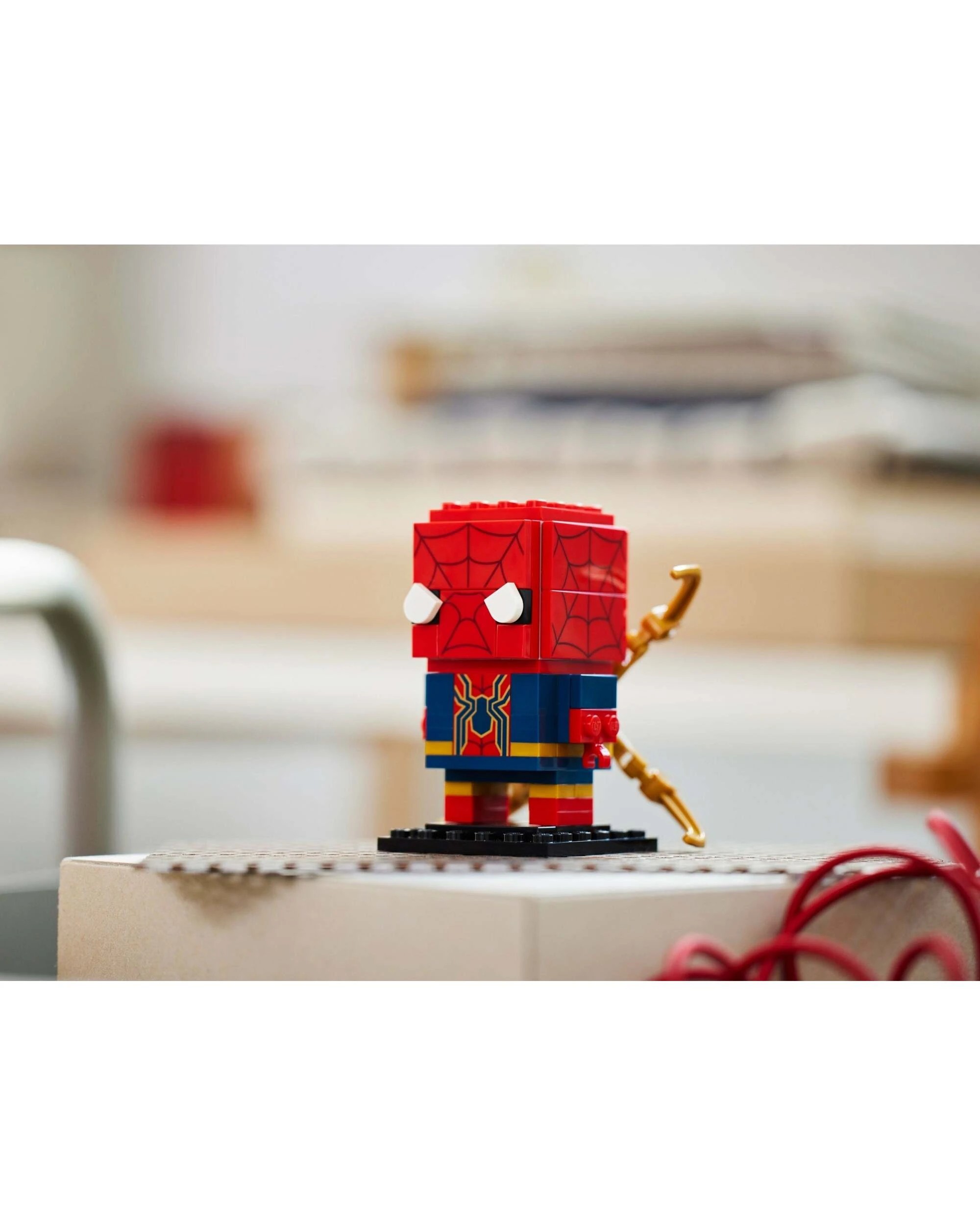 4 LEGO BrickHeadz 40670 Iron Spider-Man, 4 of 4