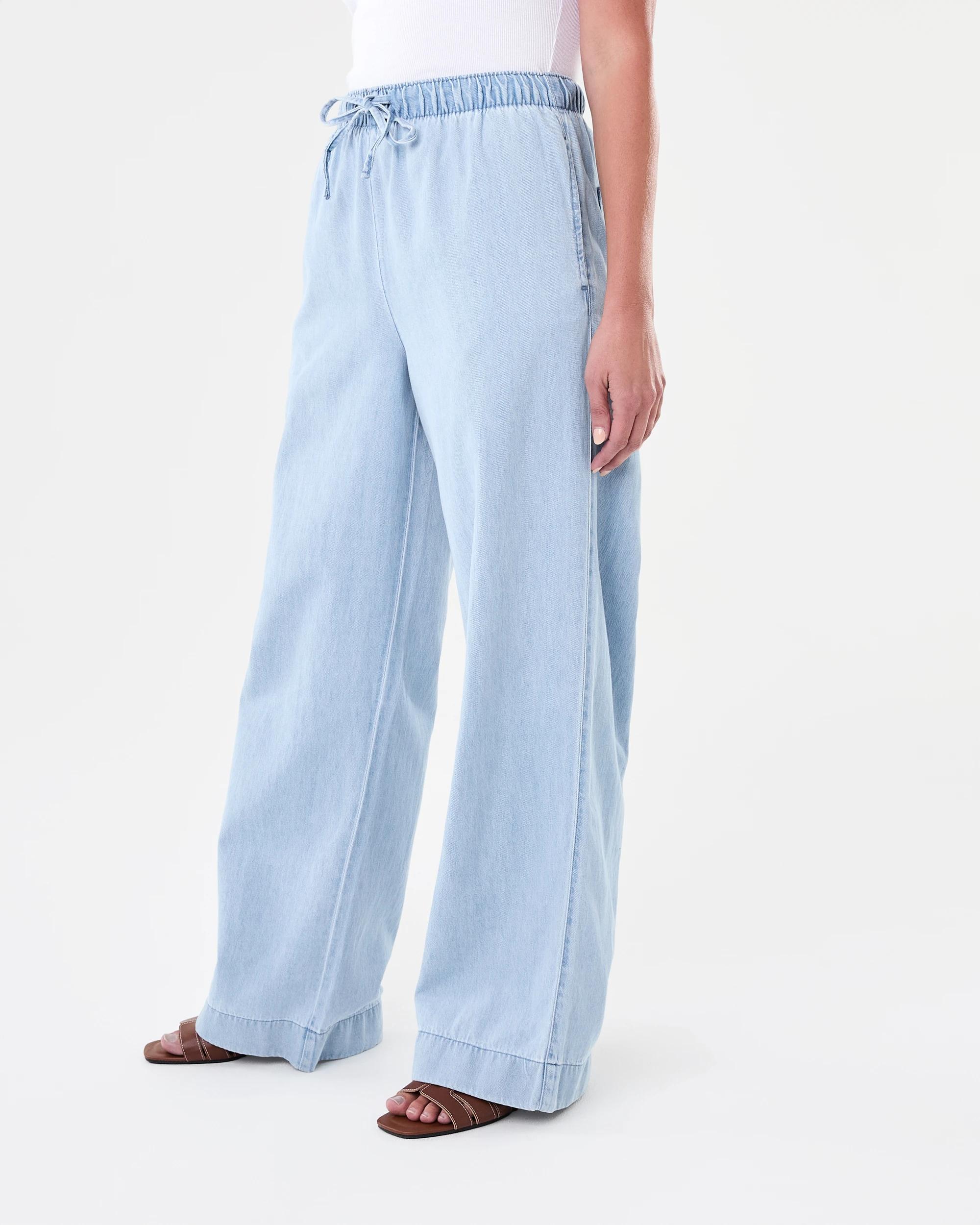 4 Comfort Wide Leg Jeans Light Denim Wash, 4 of 9