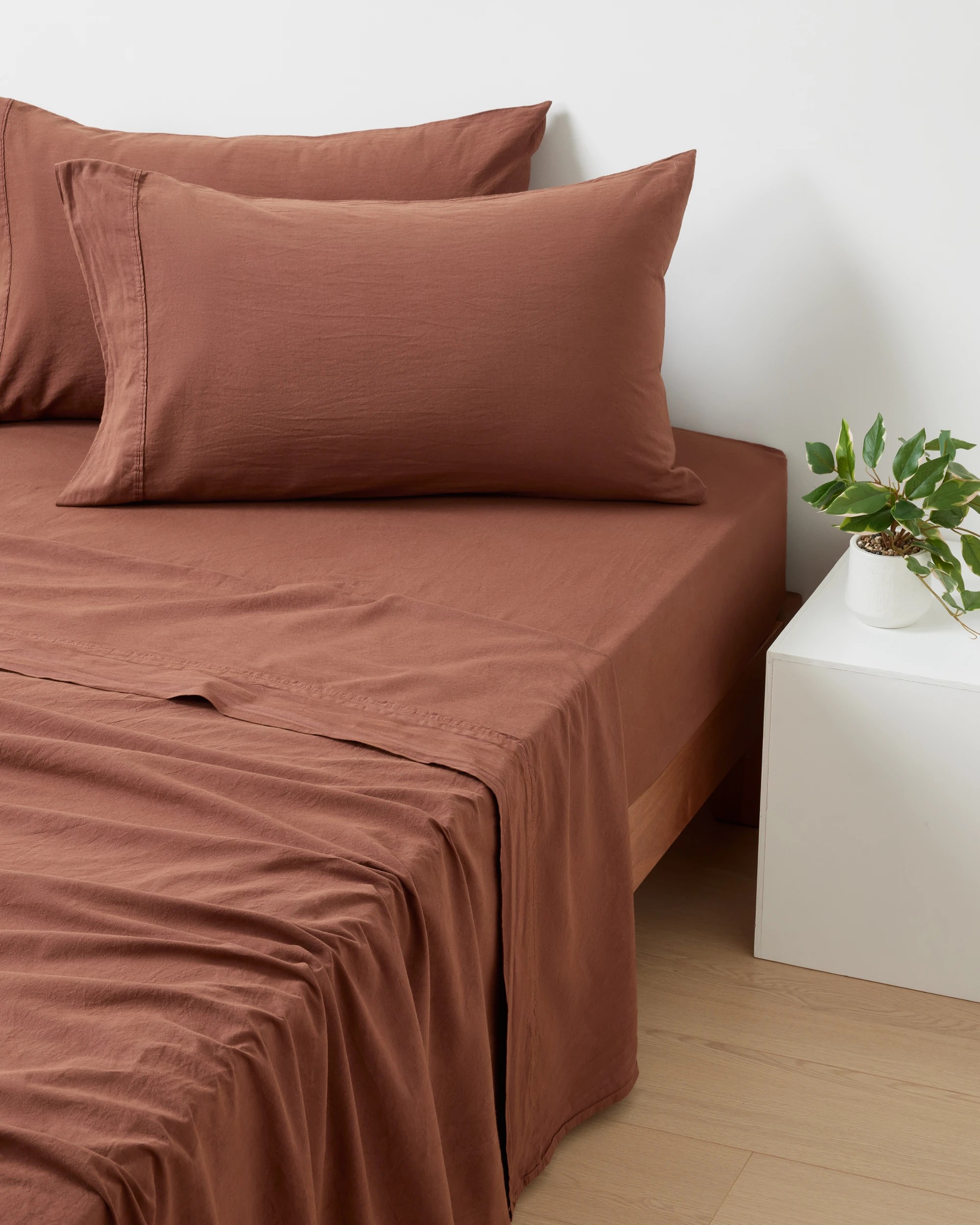 1 Stonewashed Cotton Sheet Set - King Bed, Chocolate, 1 of 7