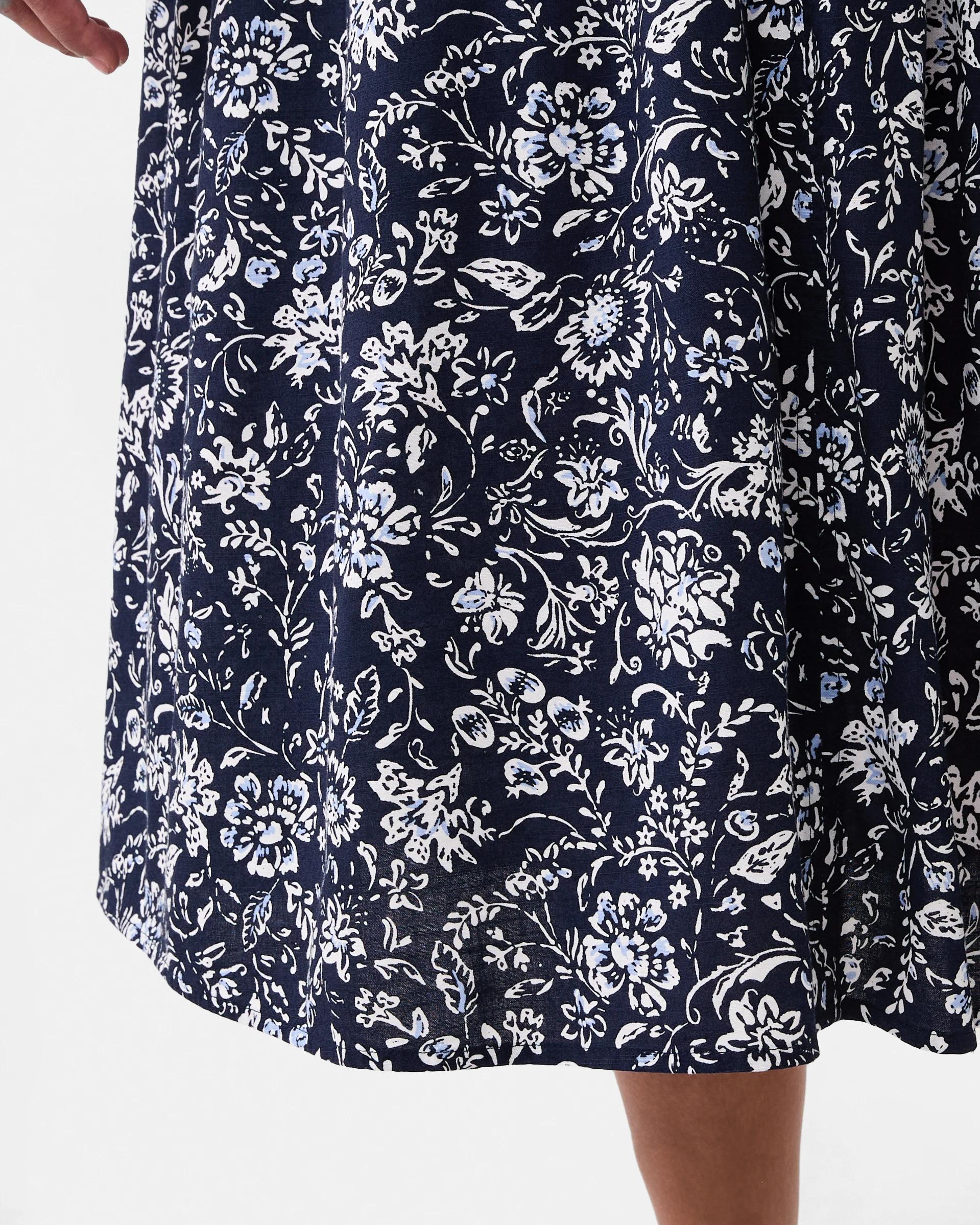 7 Curve Short Sleeve V-Neck Midi Dress Nav Chintz, 7 of 7