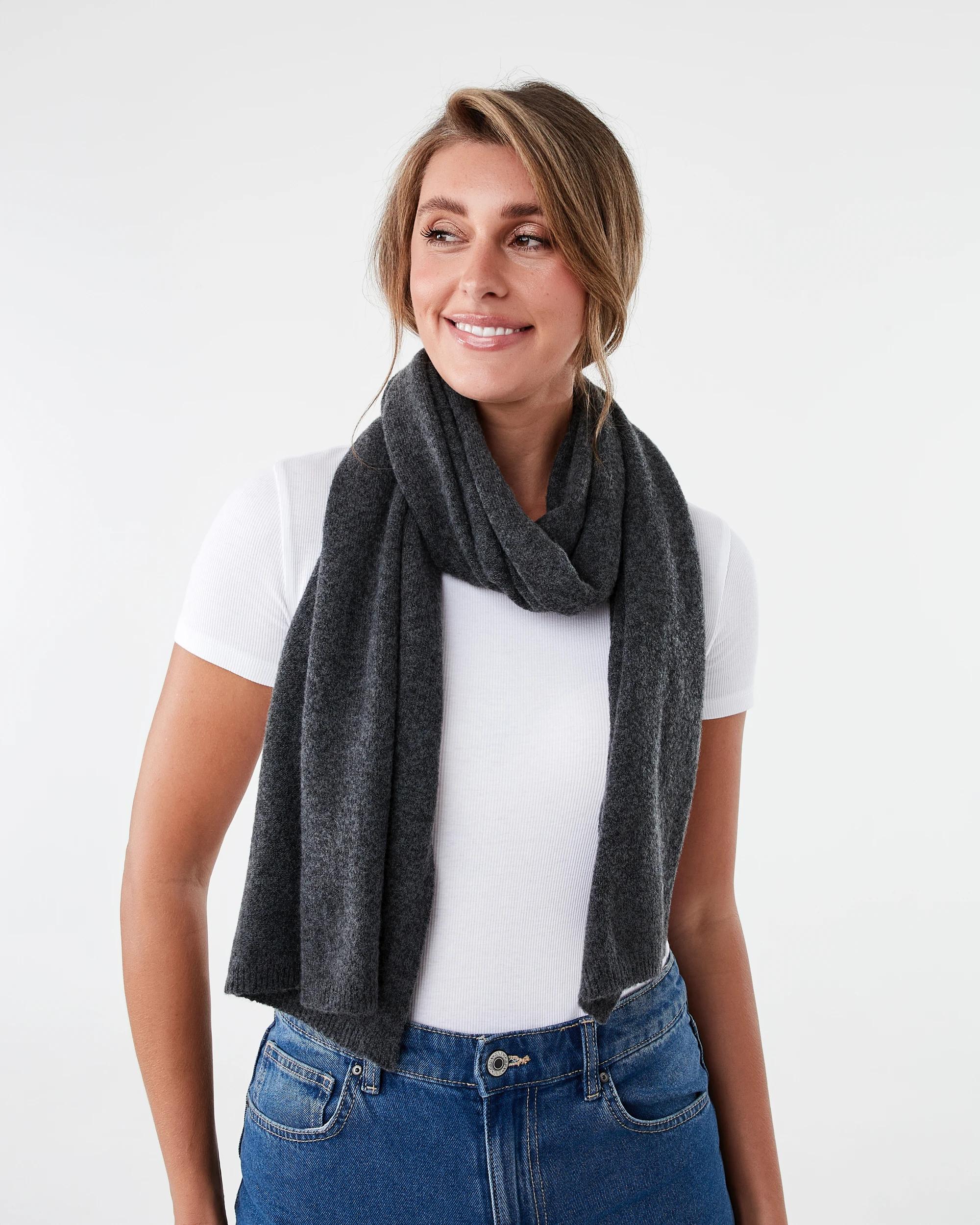 3 Fine Knit Scarf Gry Chmrle, 3 of 3