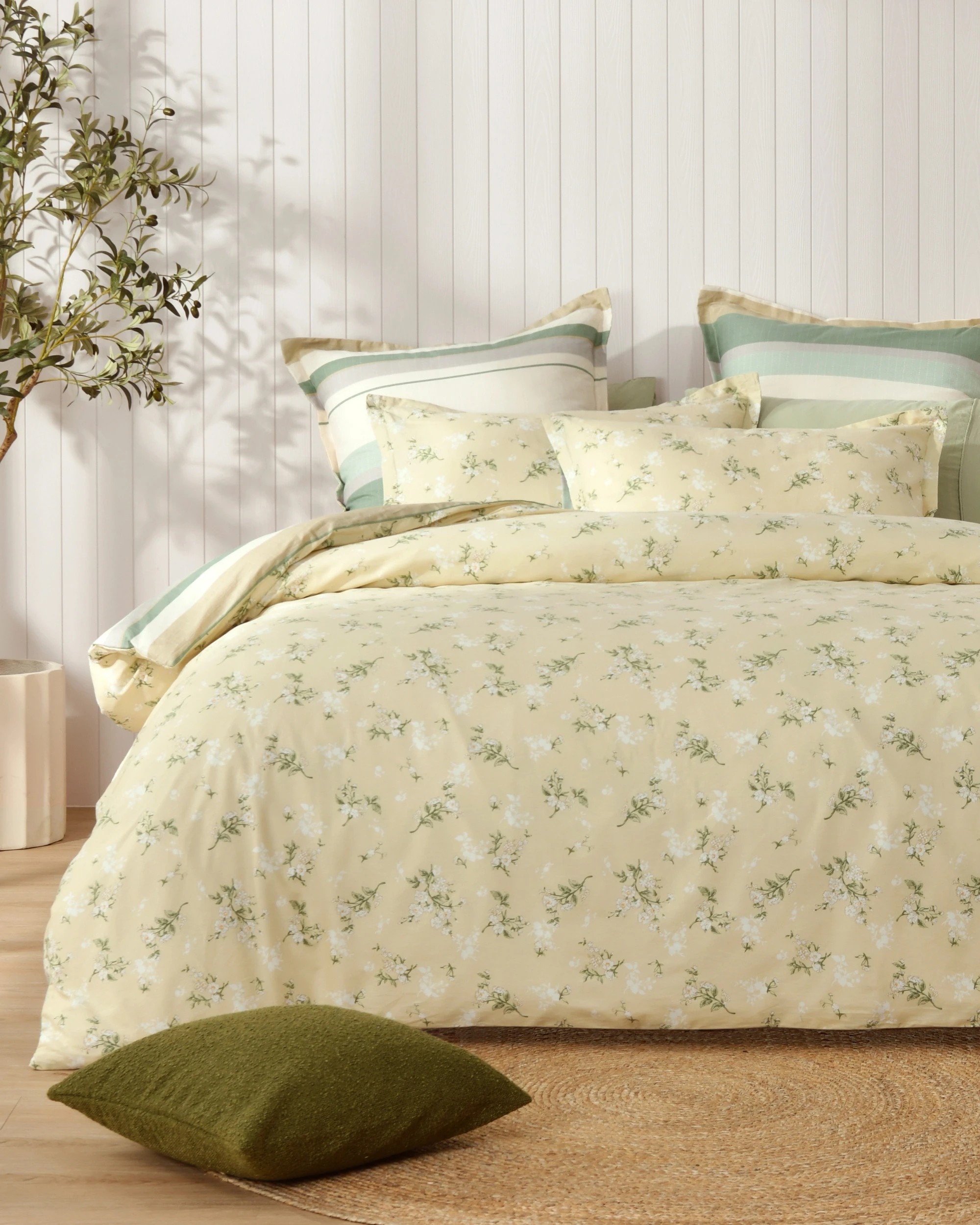 4 Dreamaker Otto 100% Cotton Reversible Tailored European Pillowcase Twin Pack - Green, 4 of 5