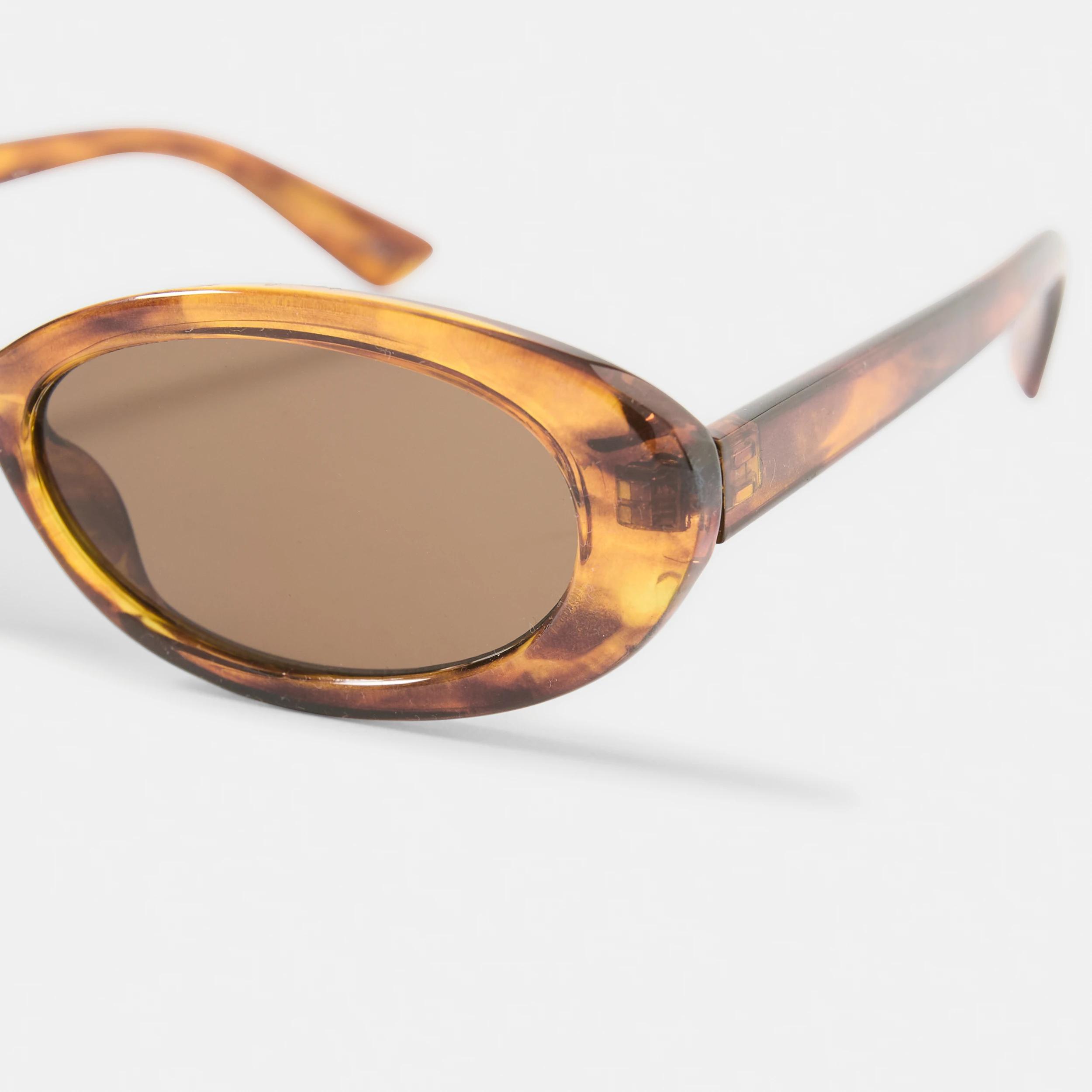 3 Oval Shape Sunglasses Tort, 3 of 10