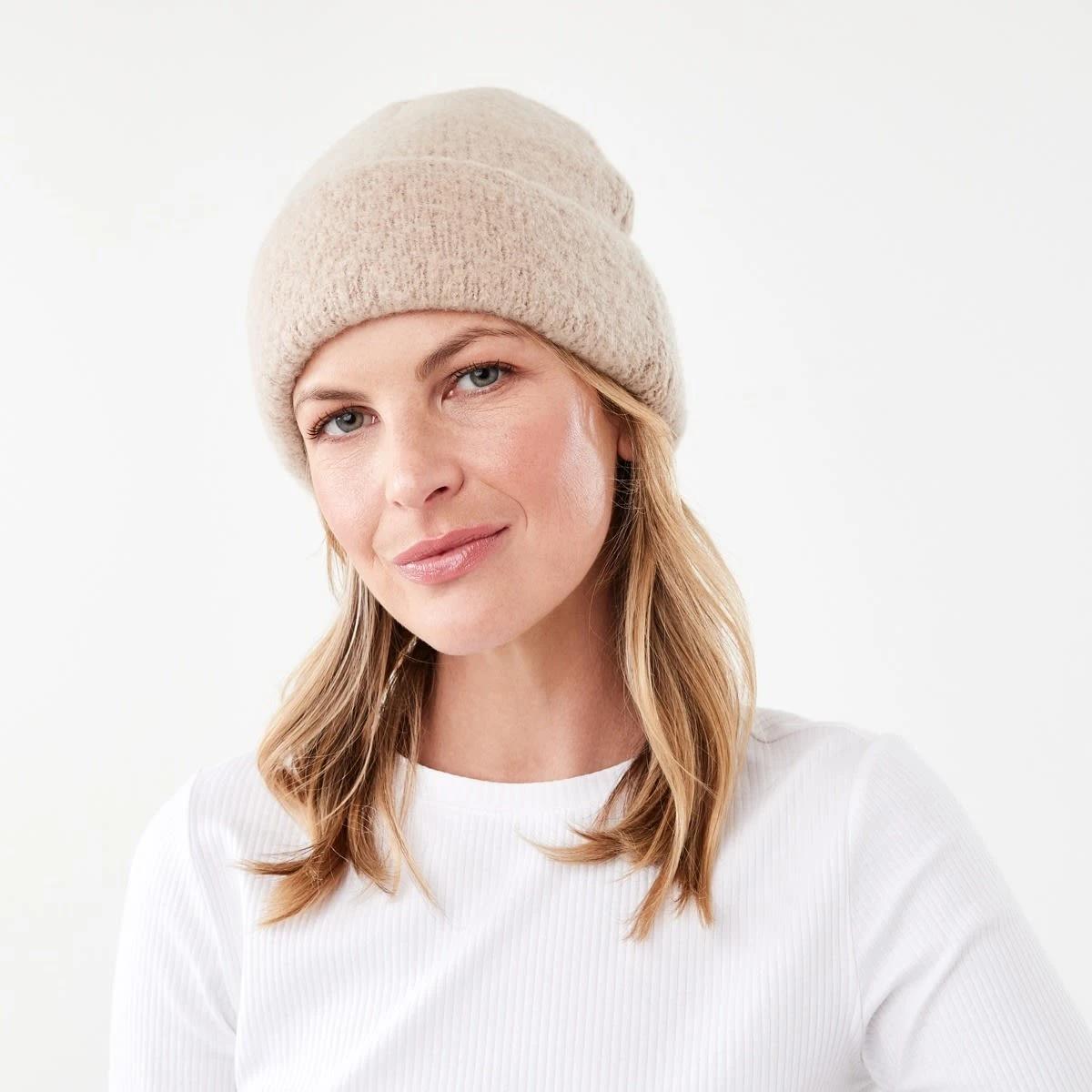 4 Fluffy Beanie Bone Beige, 4 of 4