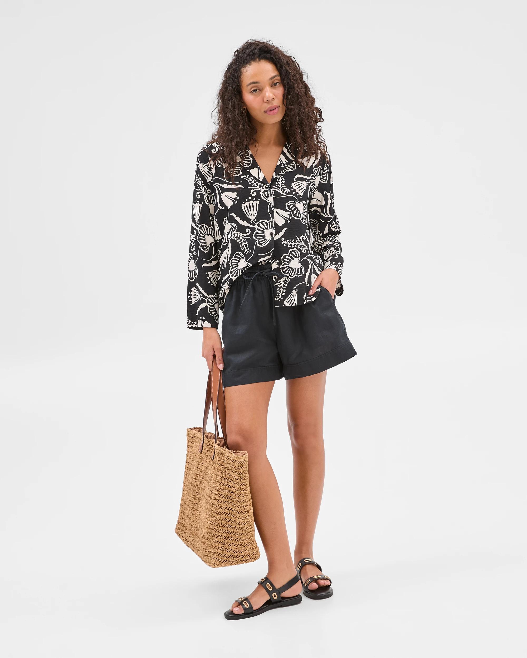 1 Target Long Sleeve Print Shirt FRANCINE FLORAL, 1 of 5