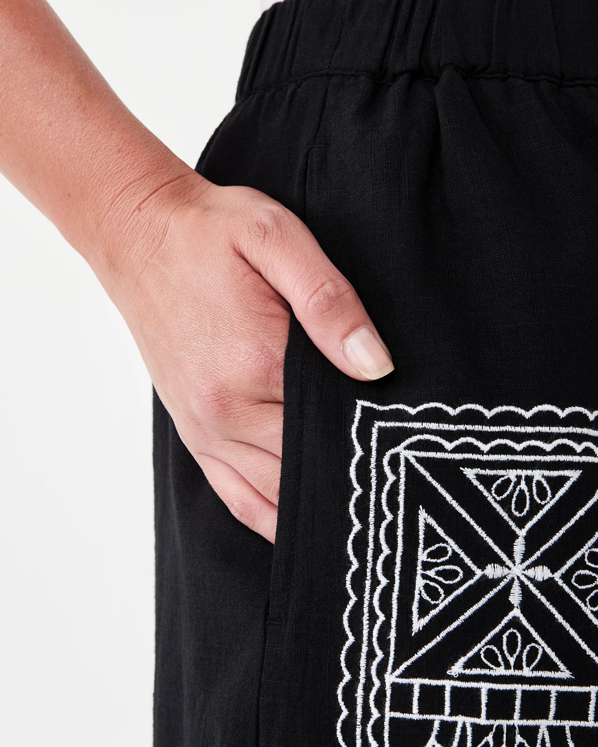 5 Embroidered Shorts Black, 5 of 7