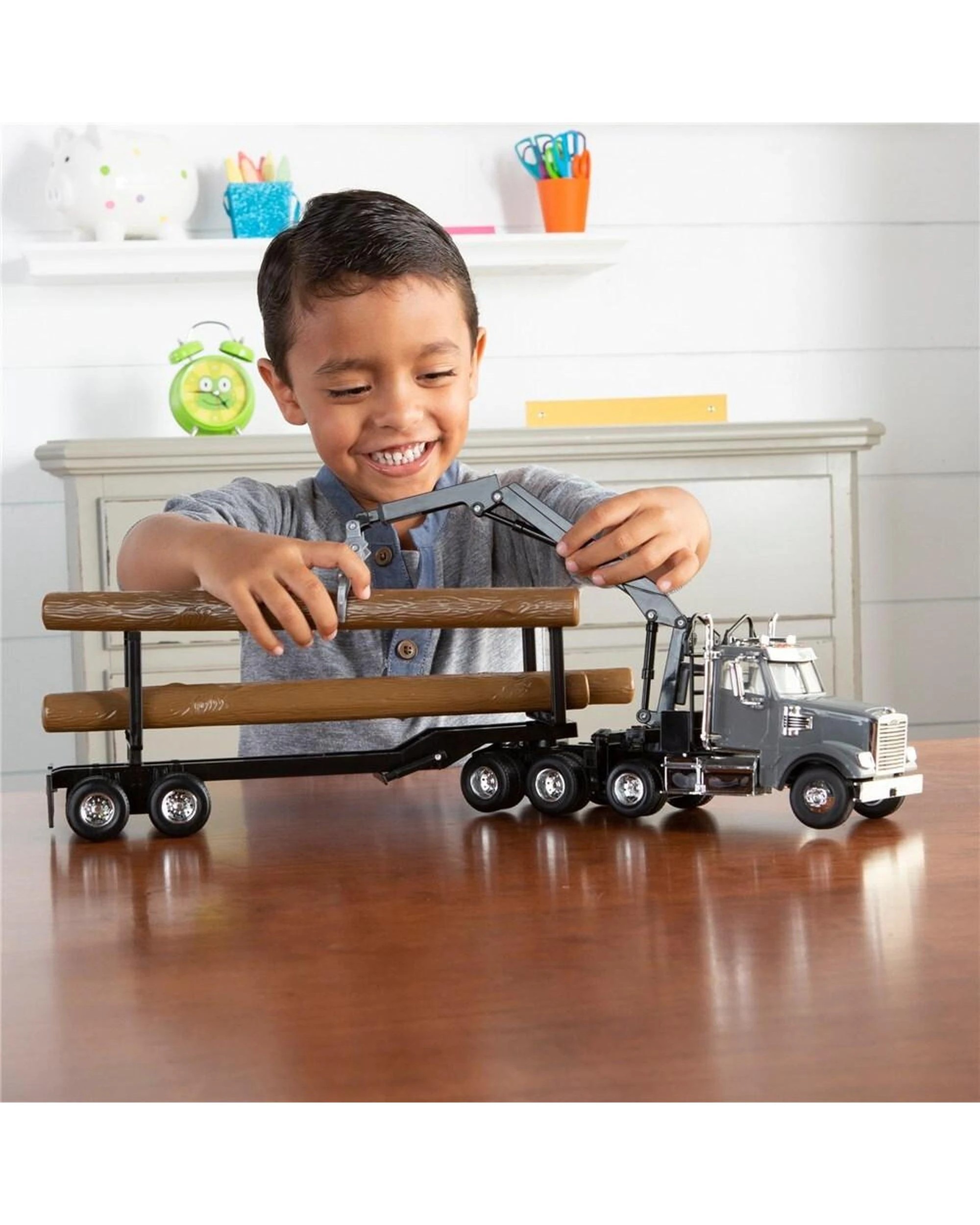 4 ERTL Peterbilt Freightliner Semi 122SD w Logging Trailer & Grapple 1:32 Scale, 4 of 4