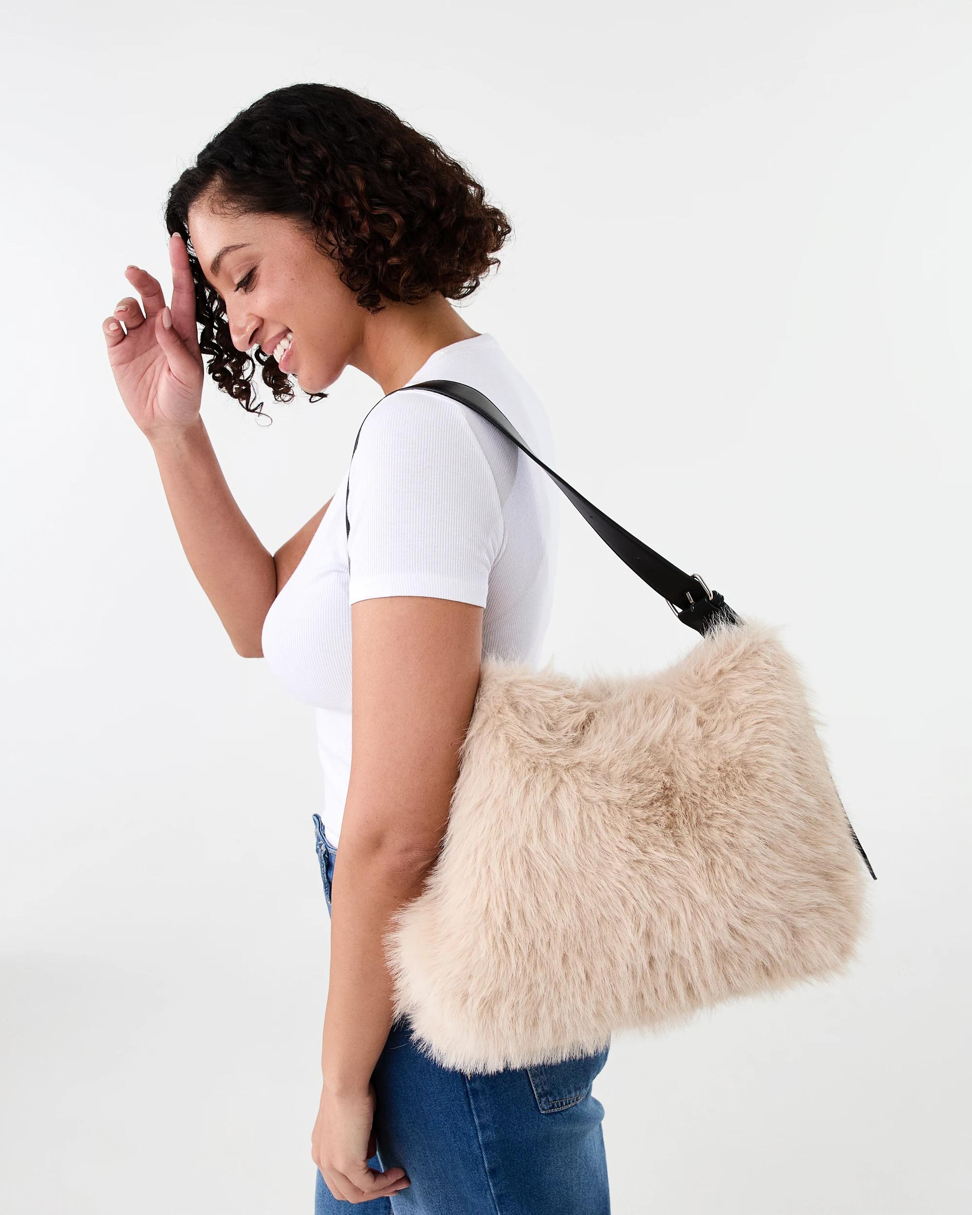 6 Faux Fur Tote Bag Cream, 6 of 7