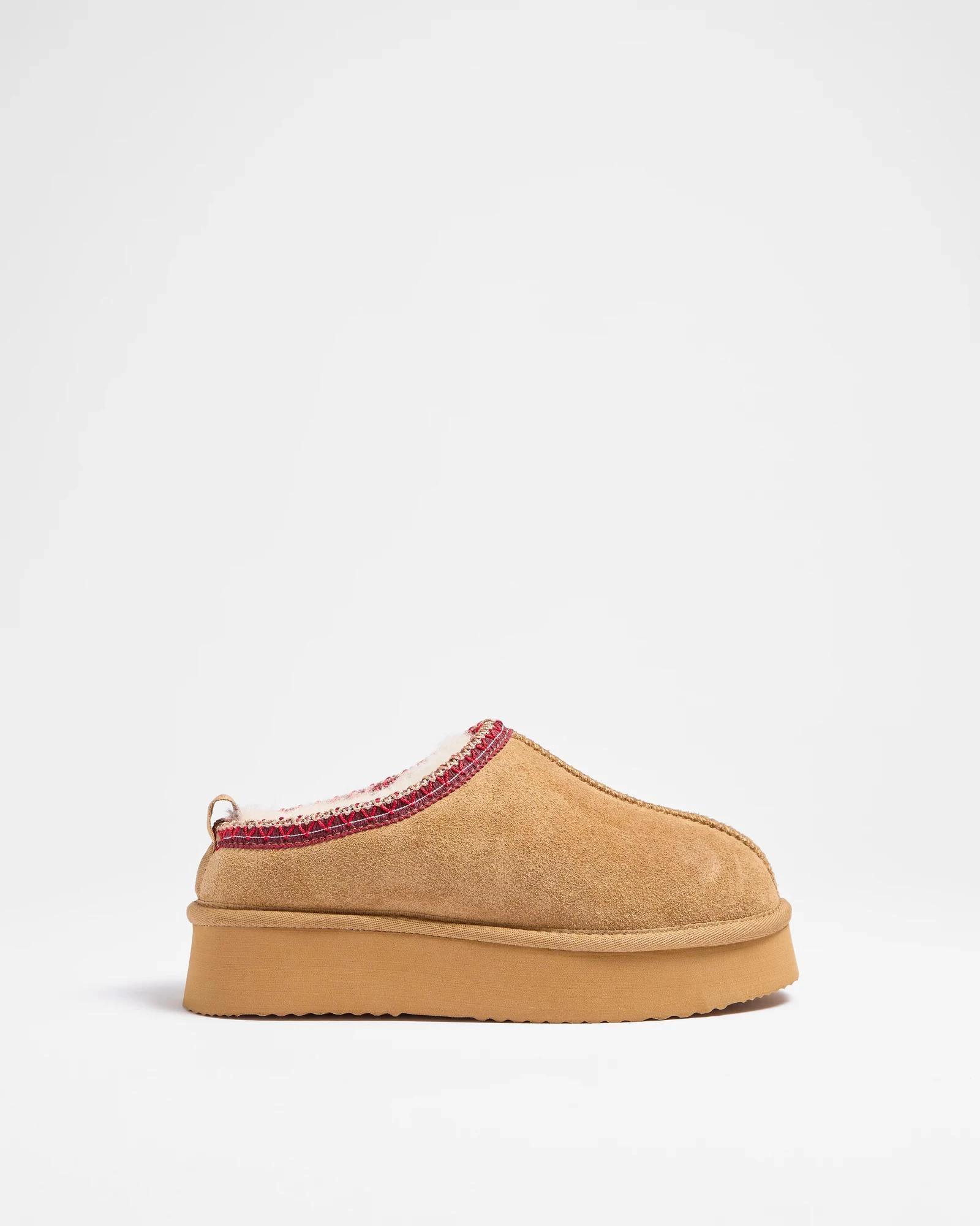 1 Australian Design Ugg Boots and Slippers Girls Youth Sheepskin and Leather Tape Collar Mule Platform Slipper CHESTNUT, 1 of 2