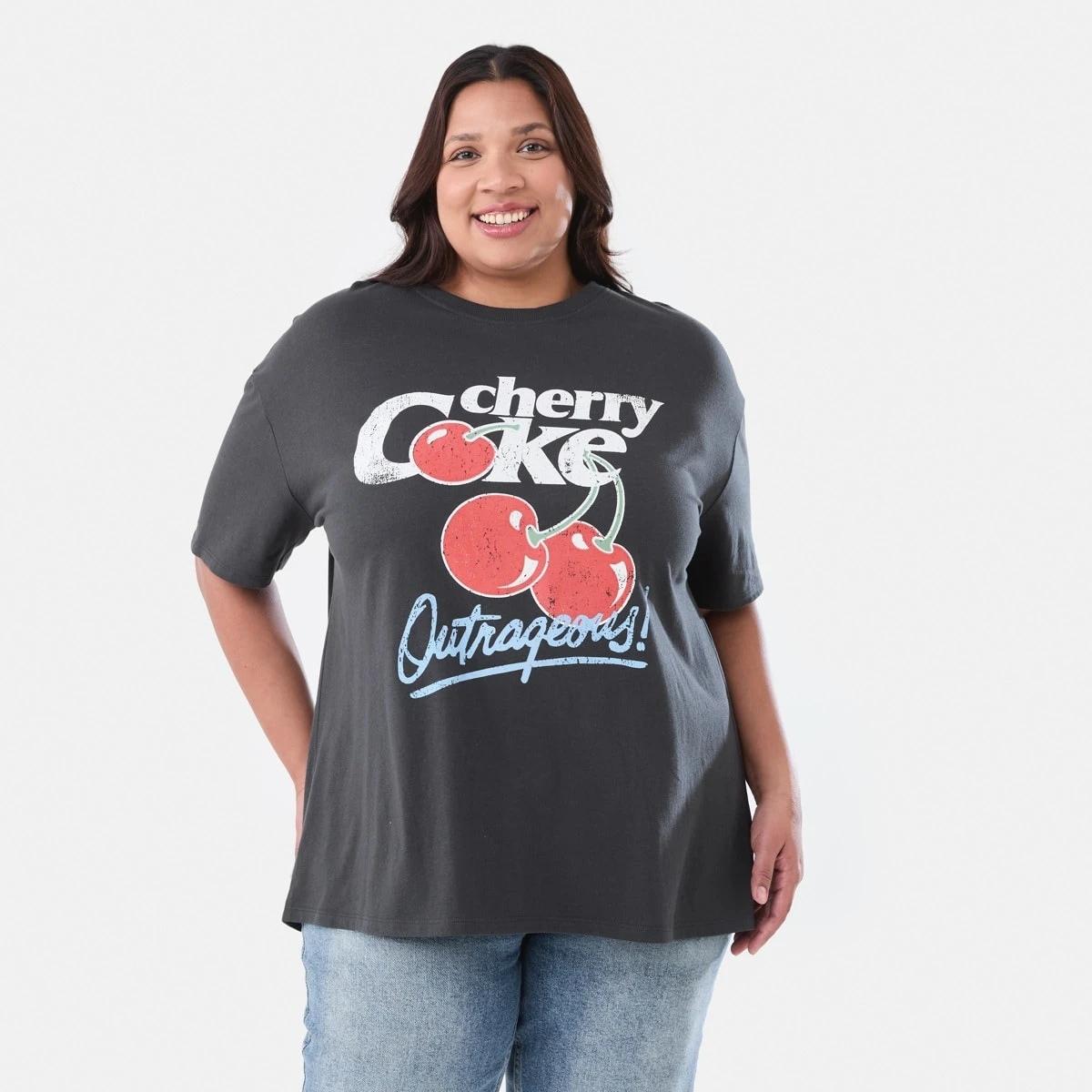1 Curve Coke License Short Sleeve T-shirt CHERRY COKE, 1 of 5
