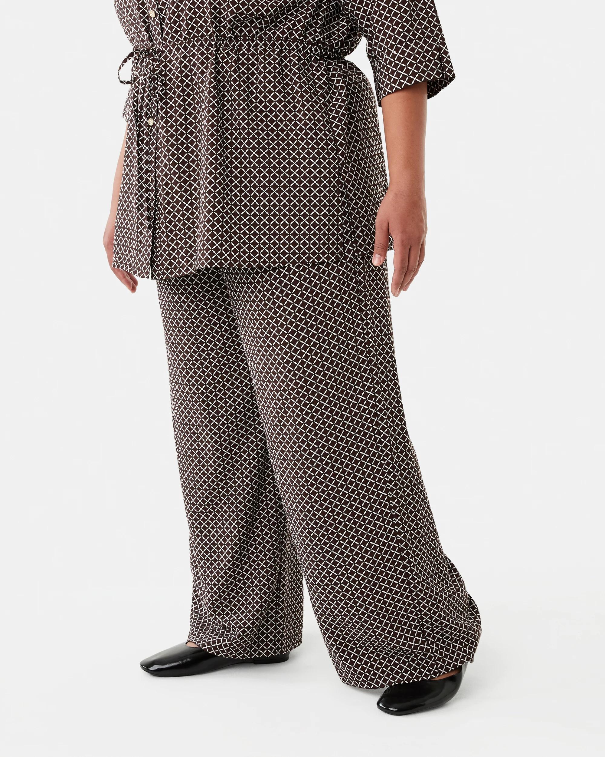 2 Curve Comfort Print Pants Mono Tile, 2 of 6