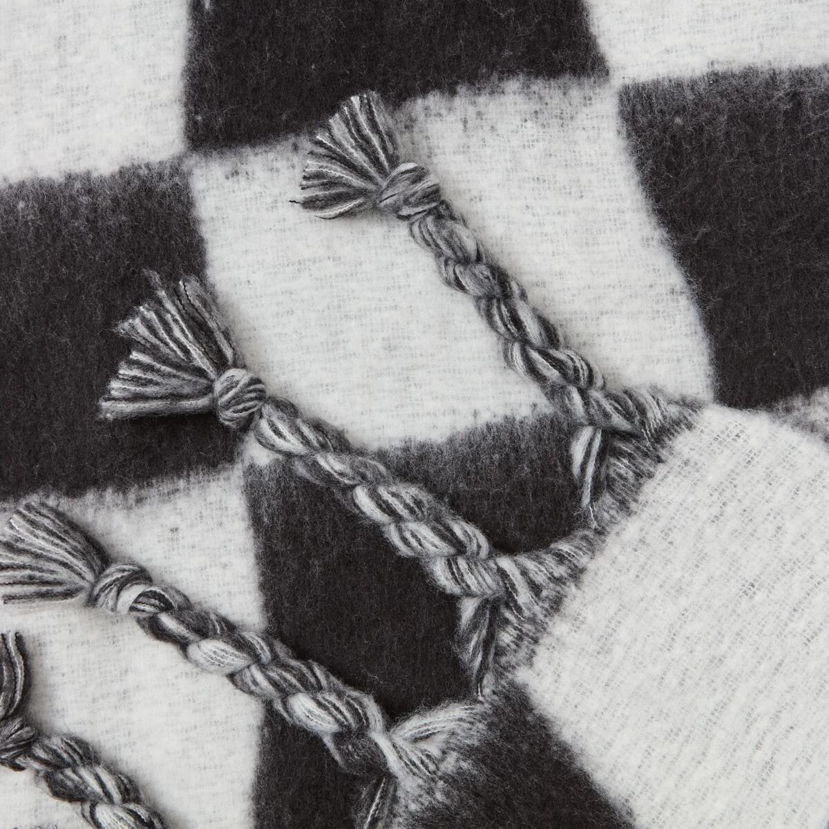 2 Checkerboard Scarf Bk Wvy Chk, 2 of 3