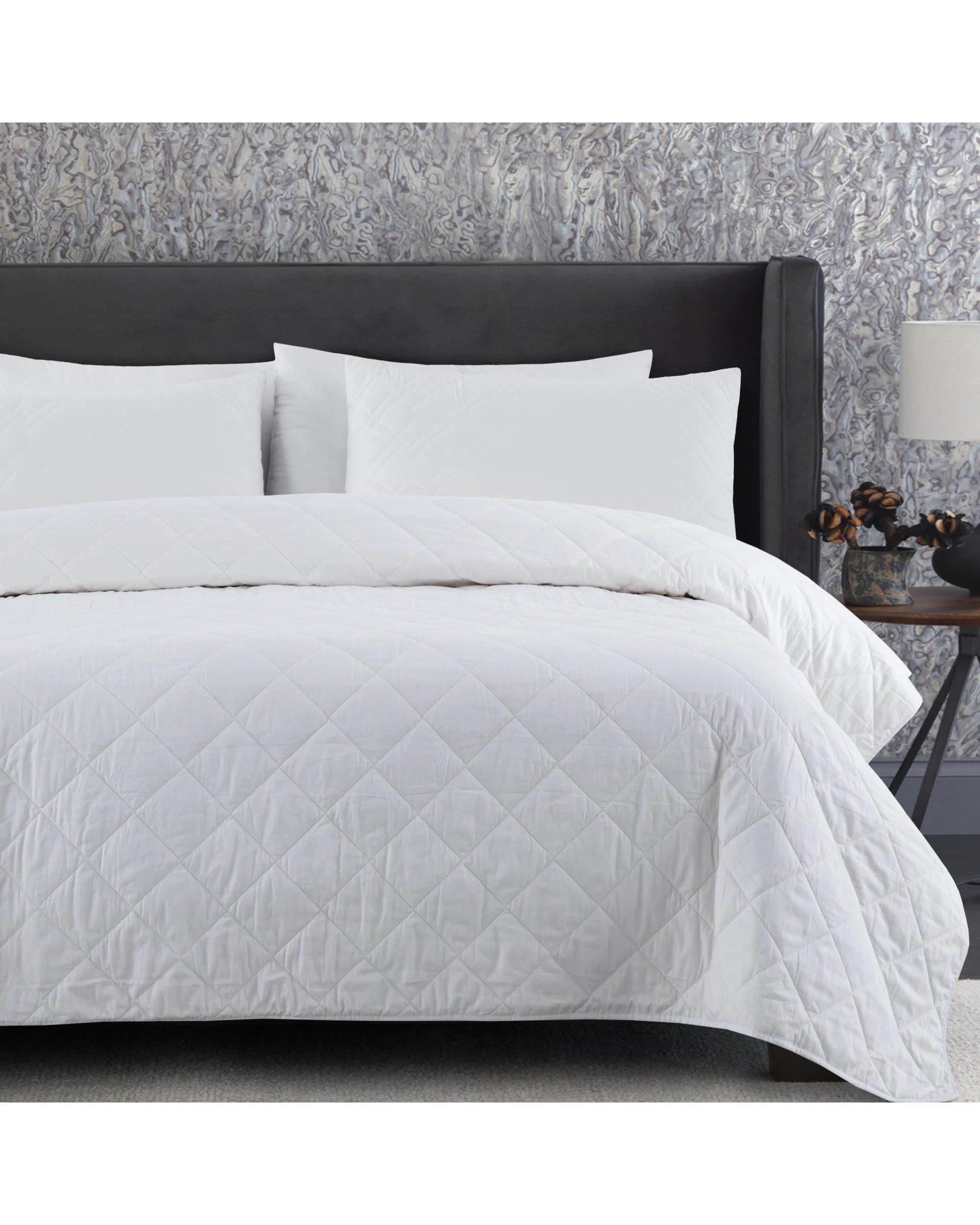 1 Dreamaker Lightweight Bamboo & Cotton Blend Quilt - King Single Bed - White, 1 of 3