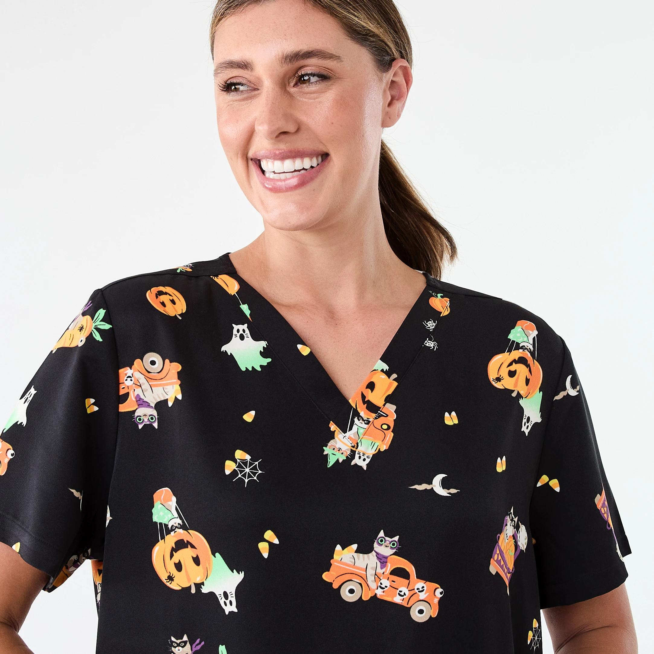 4 Workwear Halloween Printed Scrub Top HALLOWEEN CAT BLACK, 4 of 8