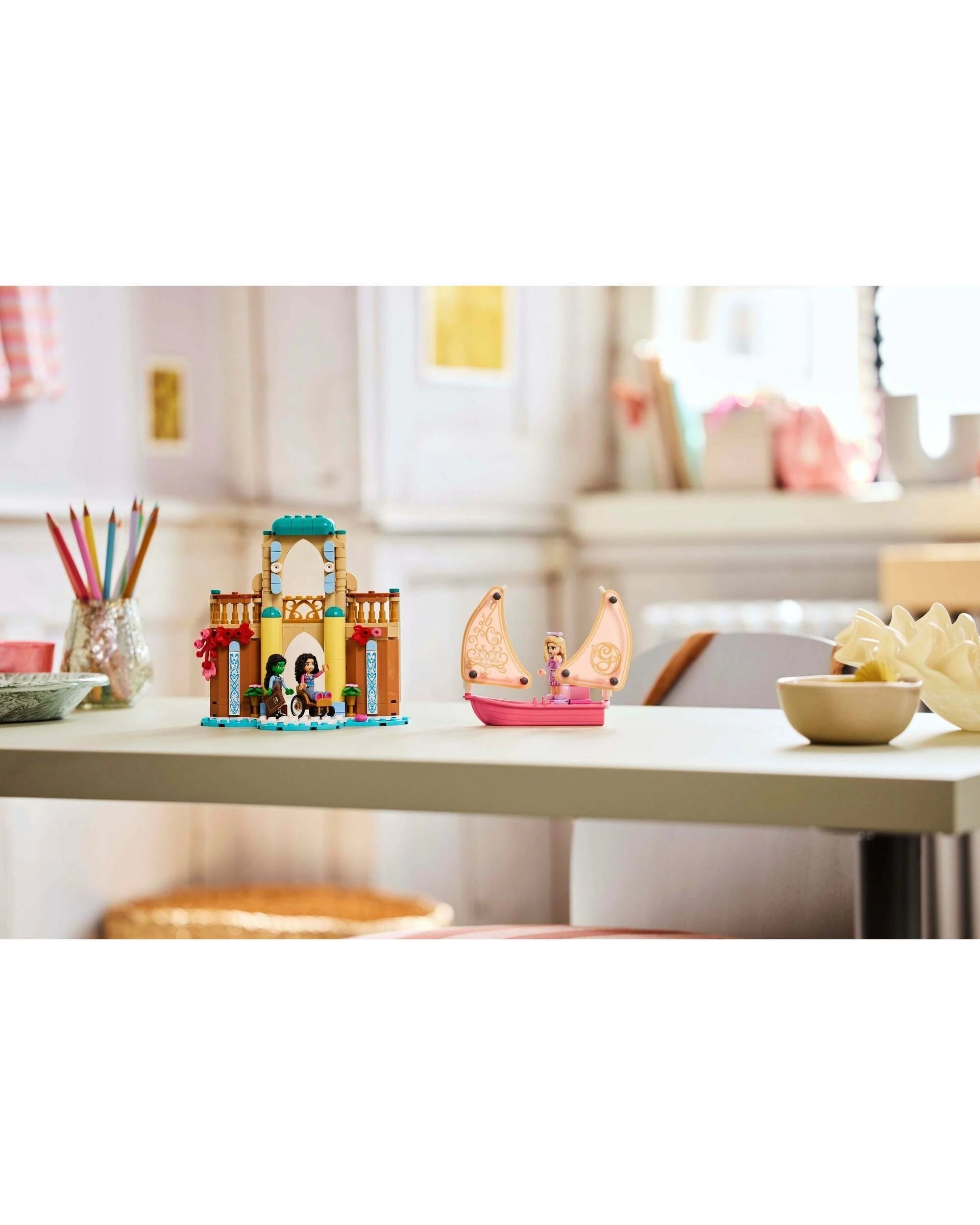 5 LEGO Wicked 75681 - Glinda, Elphaba, Nessarose at Shiz University, 5 of 5