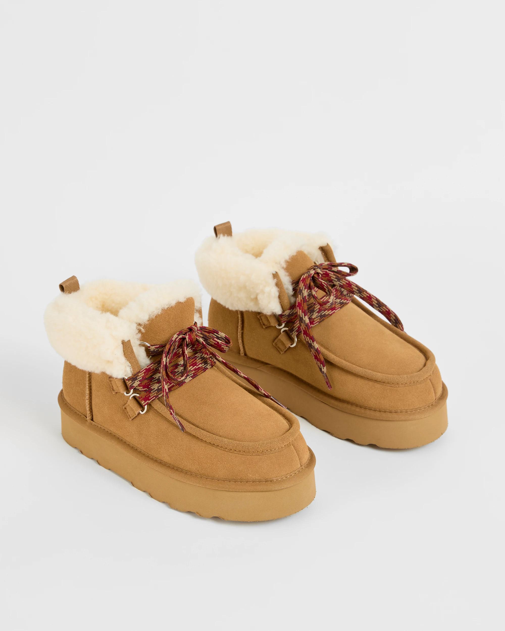 2 AUSTRALIAN DESIGN UGG Australian Design Genuine Leather and Sheepskin Lace Up Outdoor Boots CHESTNUT, 2 of 3