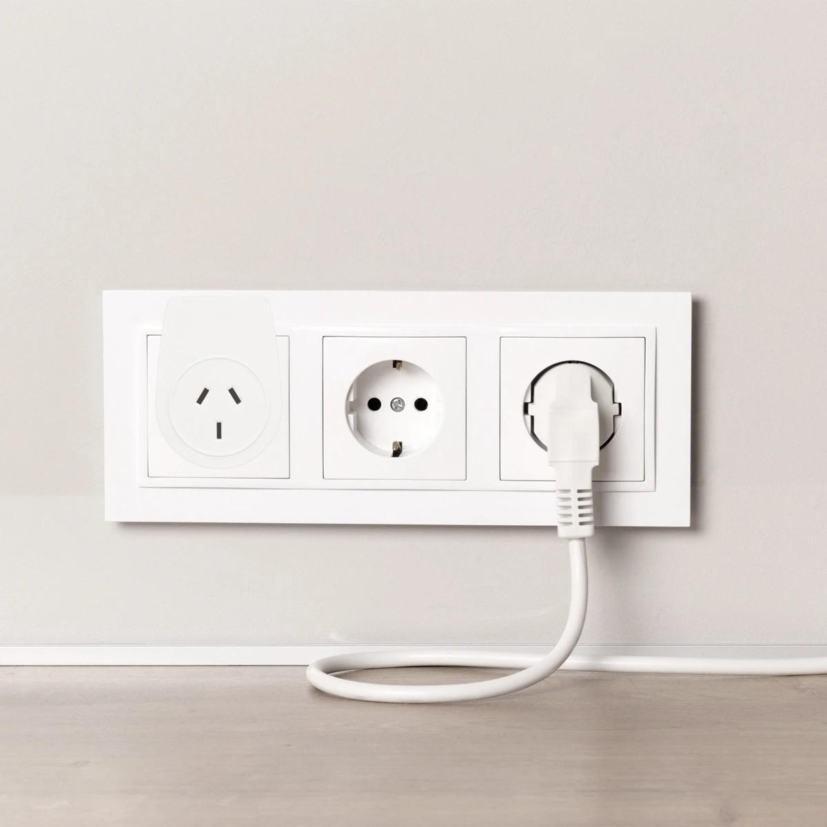 6 USB Reverse Compact Travel Adaptor - AU to EU, 6 of 6