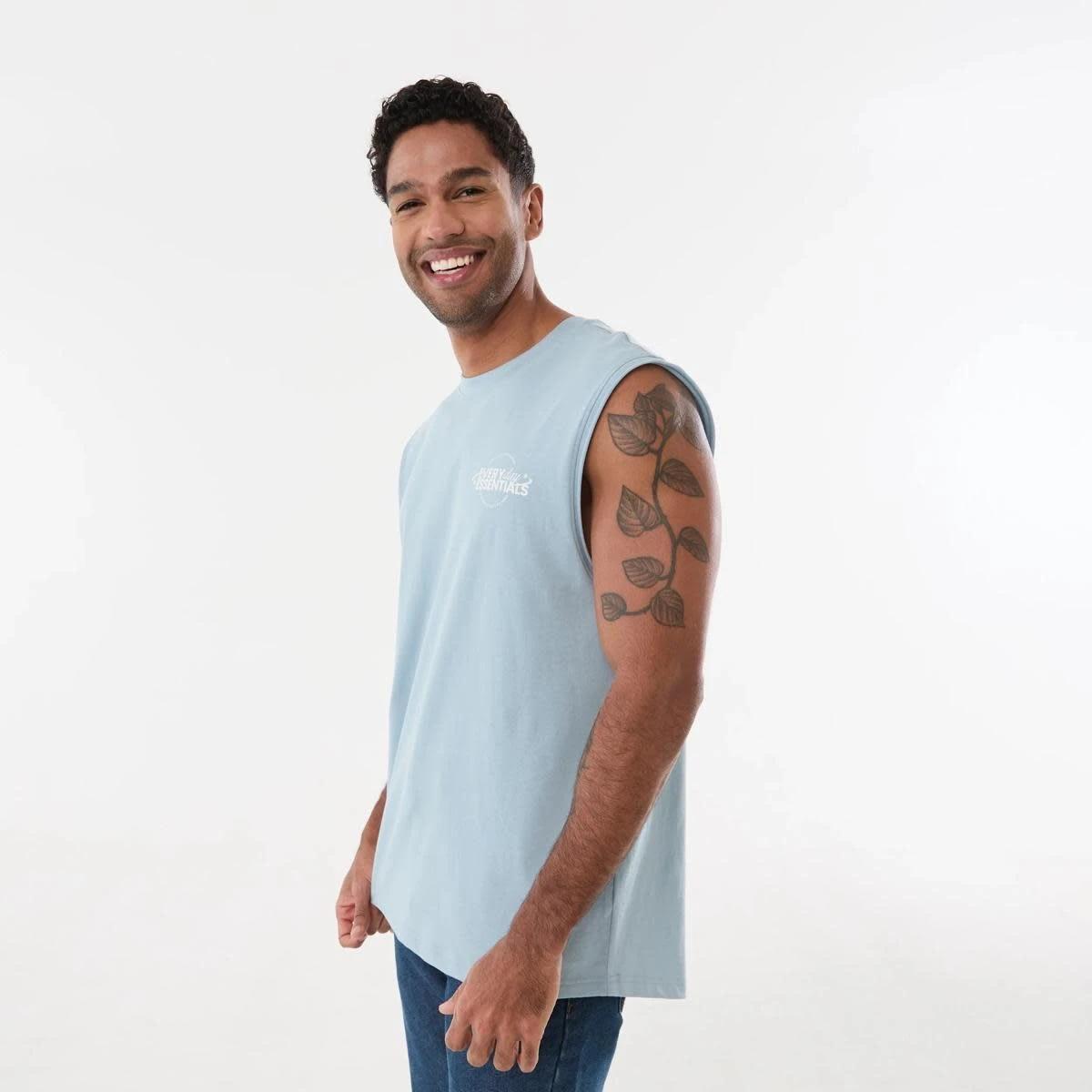 2 Graphic Curved Hem Muscle EVERYDAY ESSENTIAL, 2 of 6