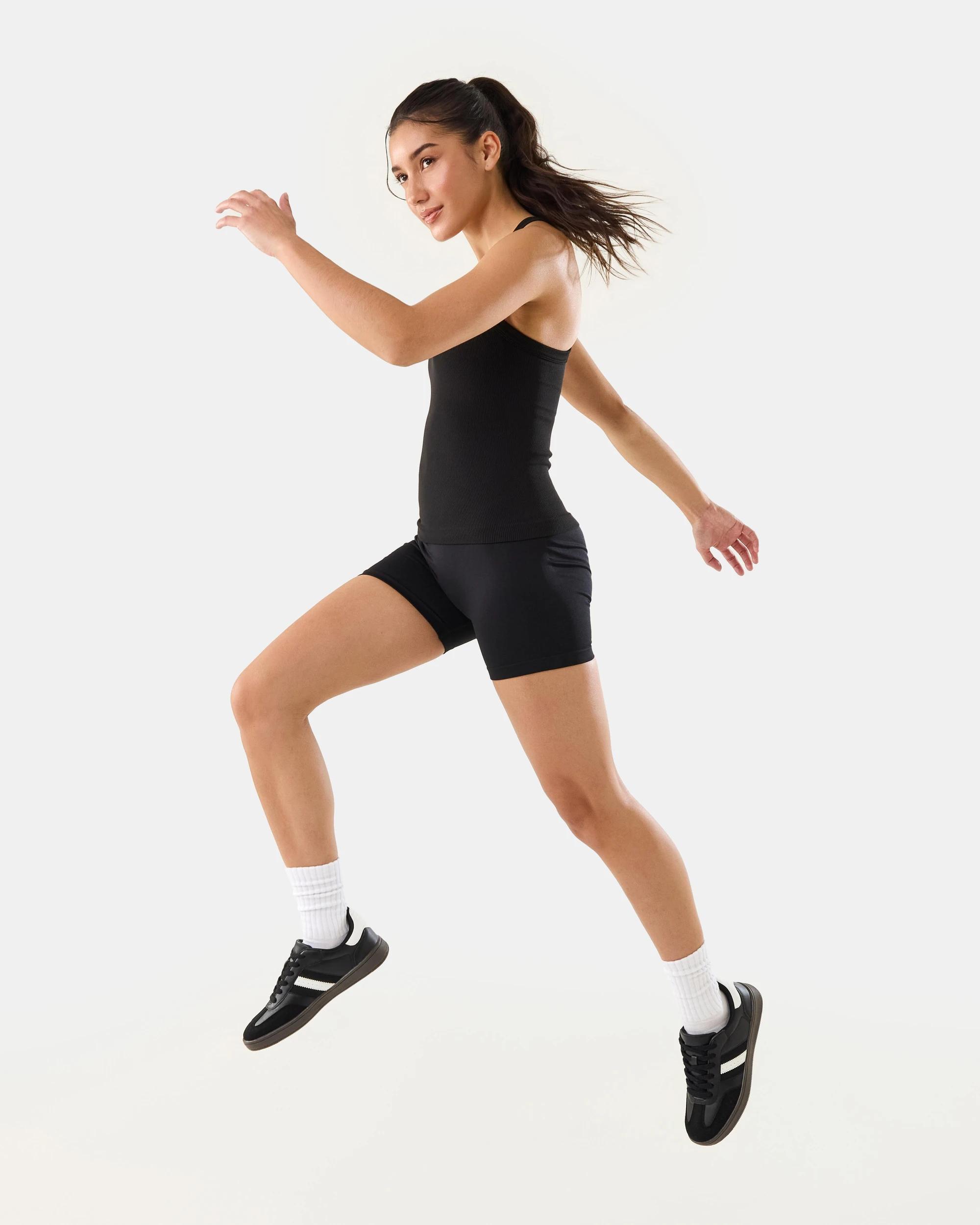3 Active Womens Lift and Form Bike Shorts Black, 3 of 6