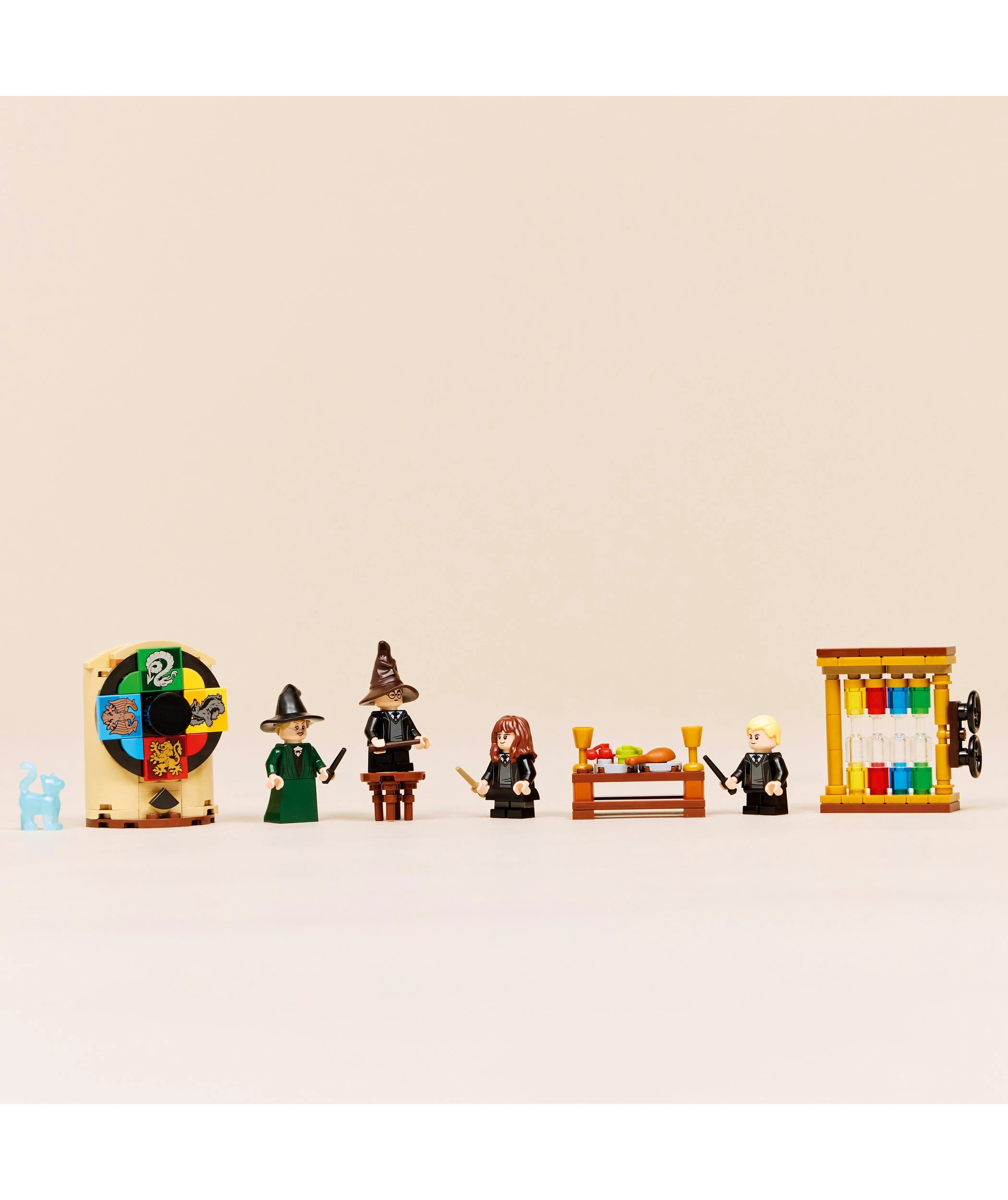 9 LEGO Harry Potter Hogwarts Castle: Sorting Hat Ceremony 76460, 9 of 10