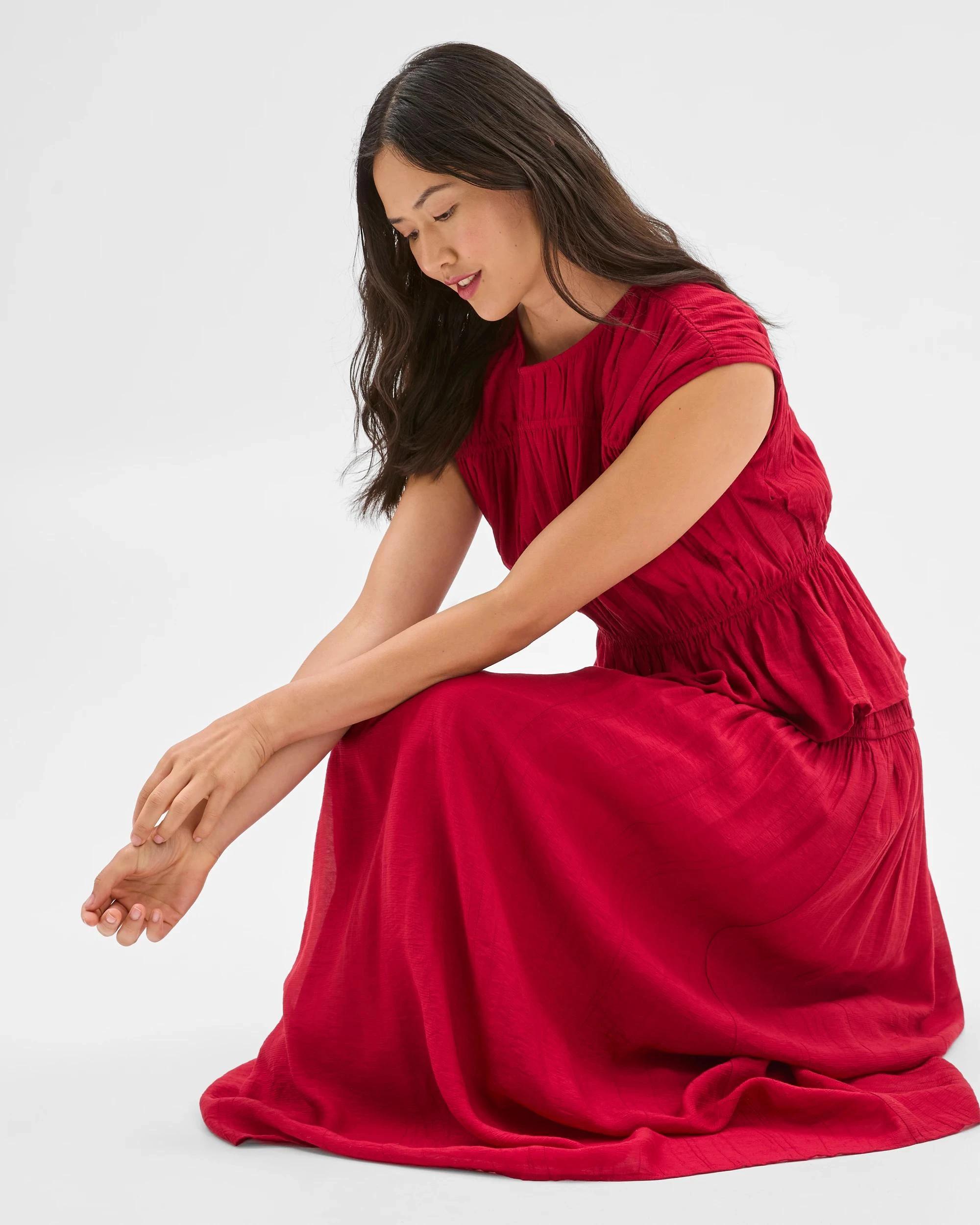 4 Crinkle Maxi Skirt - Preview CRIMSON, 4 of 9