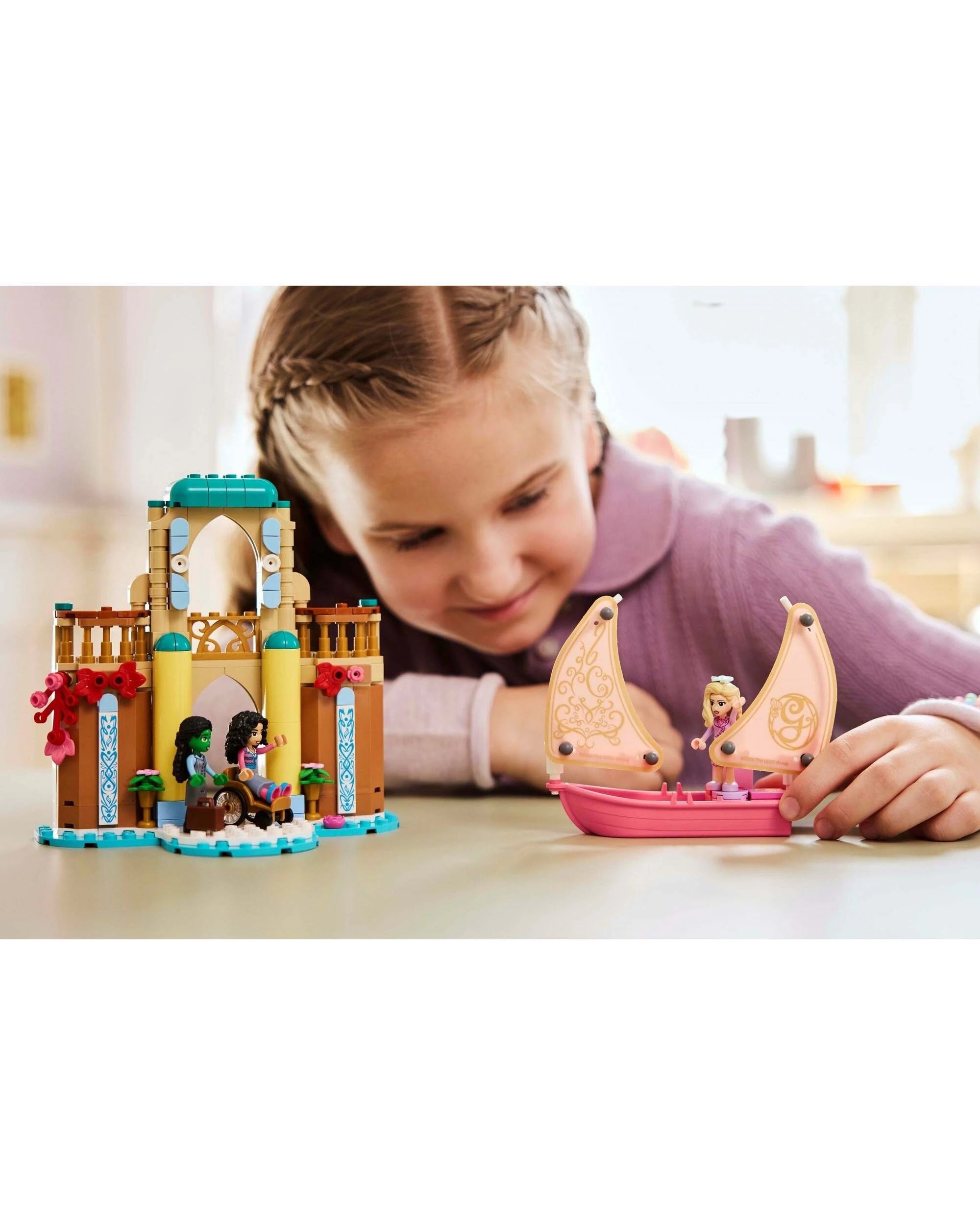 4 LEGO Wicked 75681 - Glinda, Elphaba, Nessarose at Shiz University, 4 of 5