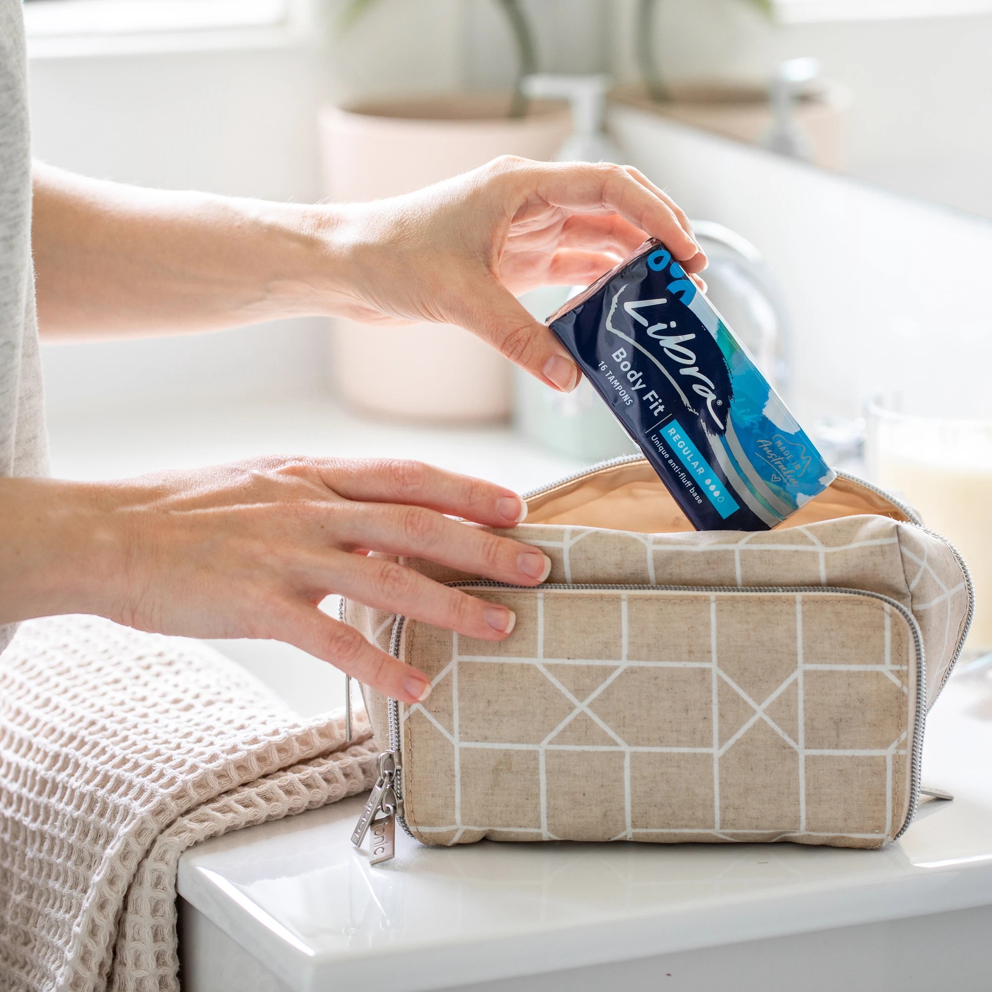 4 Libra 16 pack Original Regular Tampons, 4 of 7