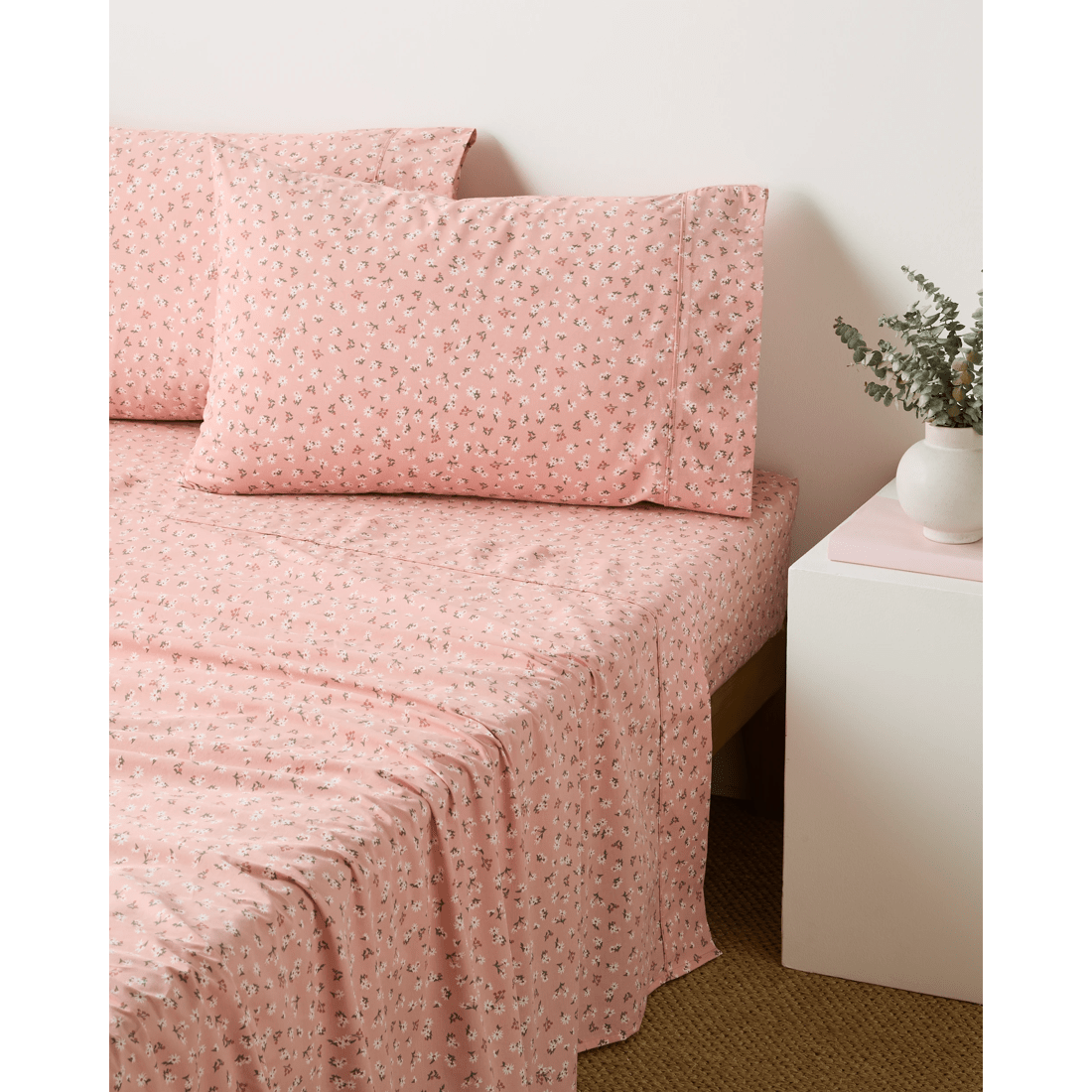 1 Target Indie Australian Cotton Floral Sheet Set
 - Queen Bed
 - Pink, 1 of 2