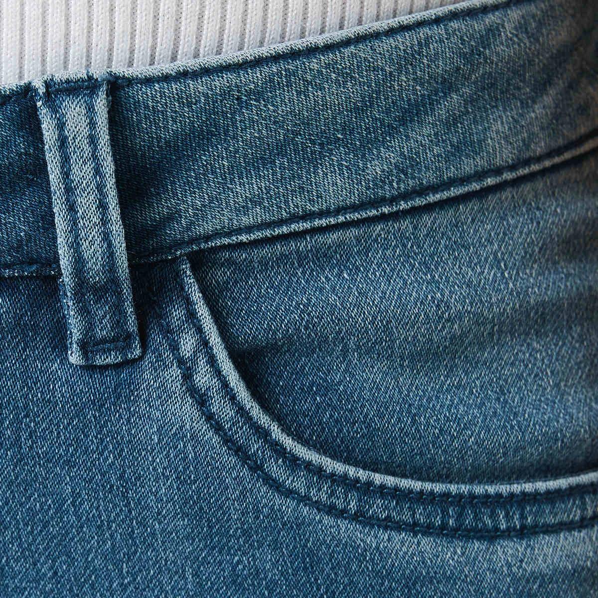 5 Boyfriend Jeans Mid Wash, 5 of 5