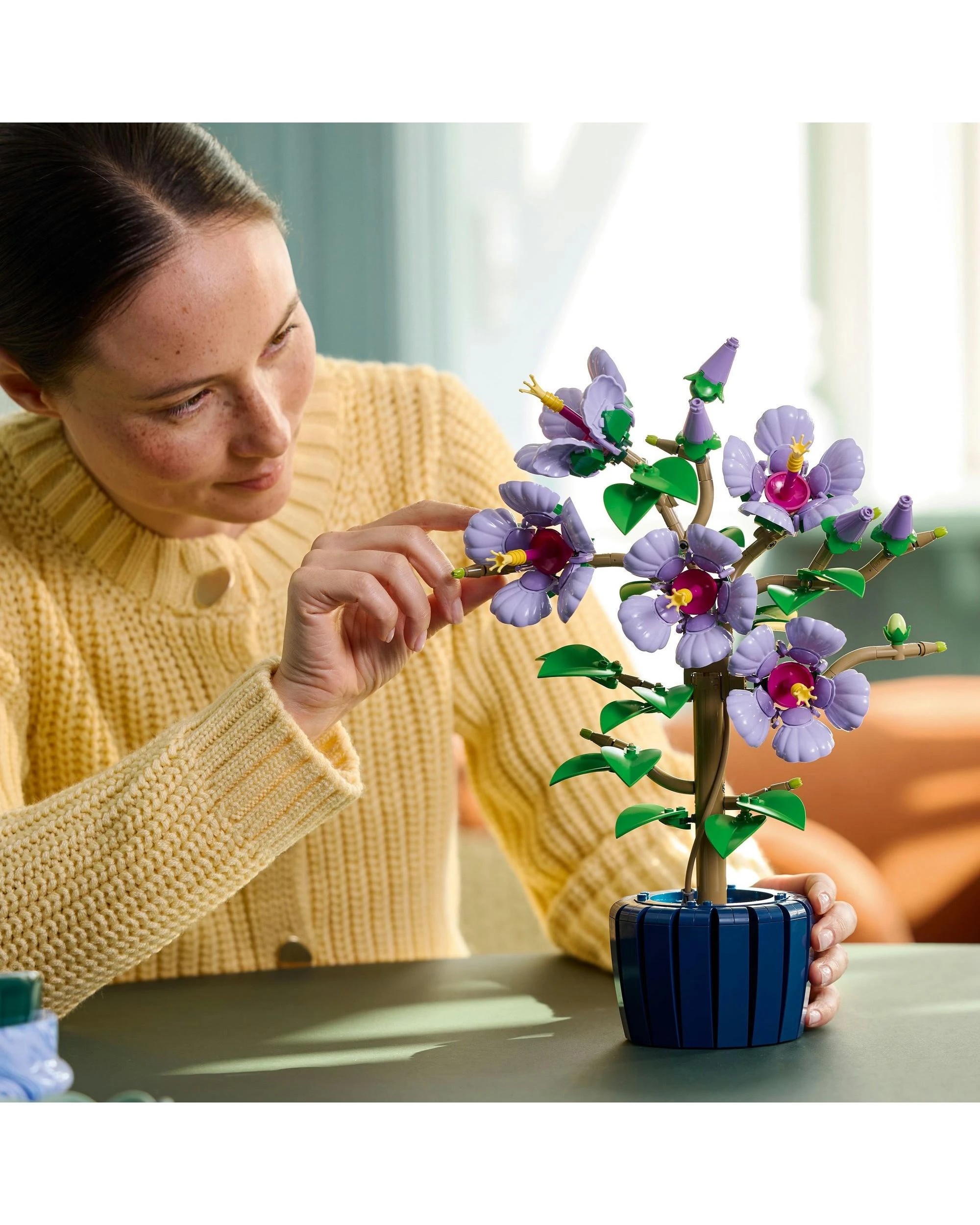 4 The LEGO Group LEGO Botanicals Hibiscus - 10372, 4 of 10