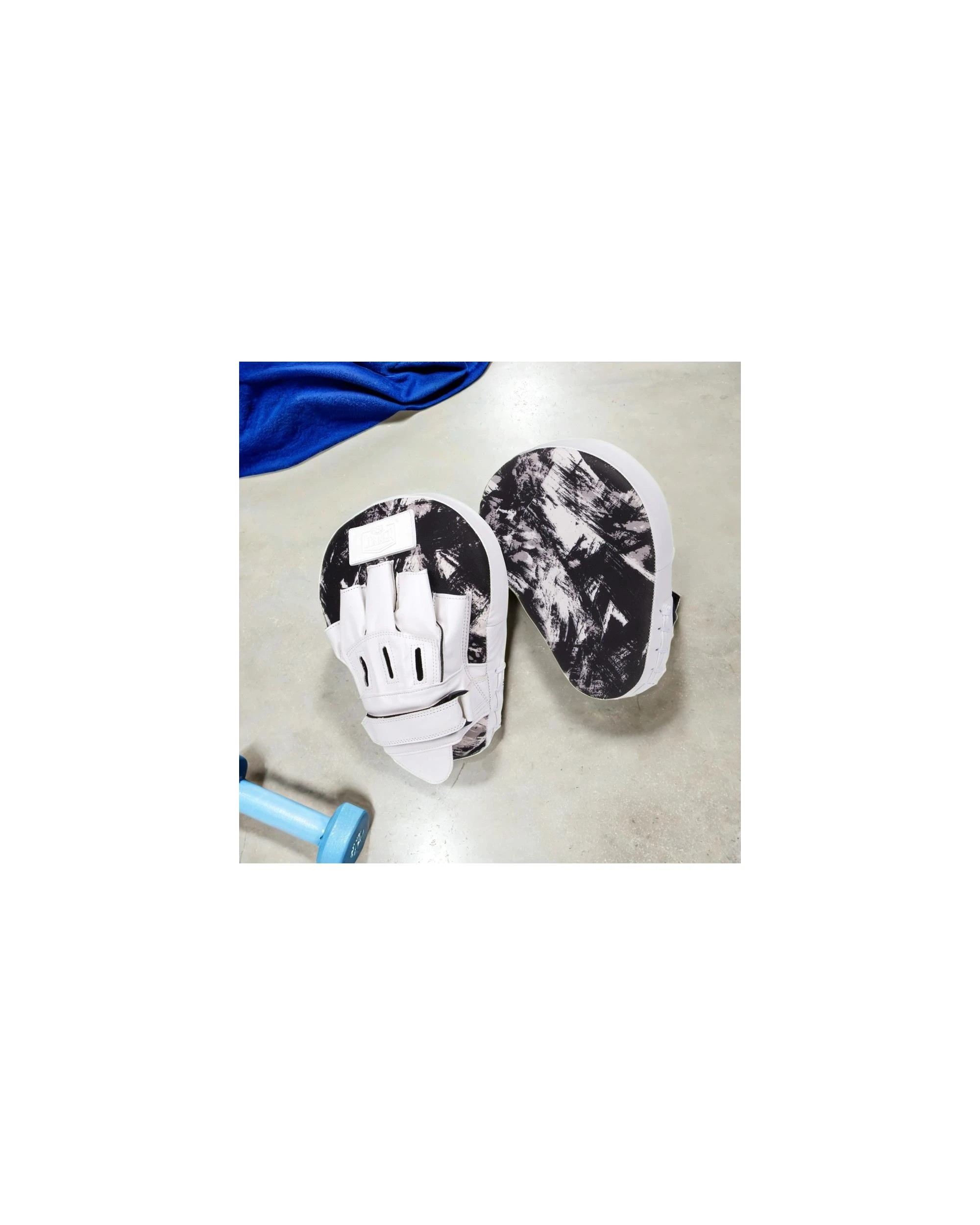 2 Red Corner Boxing Womens Boxing and Training Focus Pads - Monochrome - Black, 2 of 4