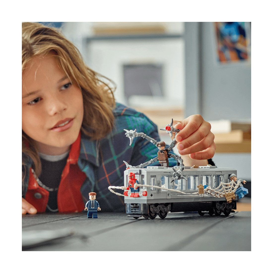 9 LEGO Marvel Super Heroes Spider-Man vs. Doc Ock Subway Train Scene 76321, 9 of 10