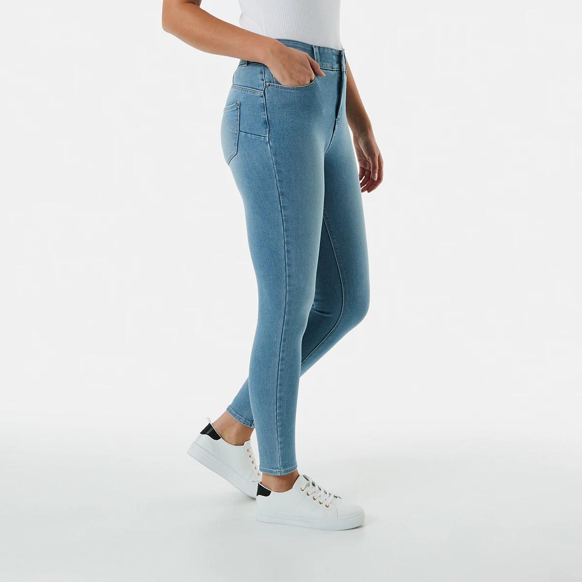 2 Shapewear Jeans Light Wash, 2 of 5