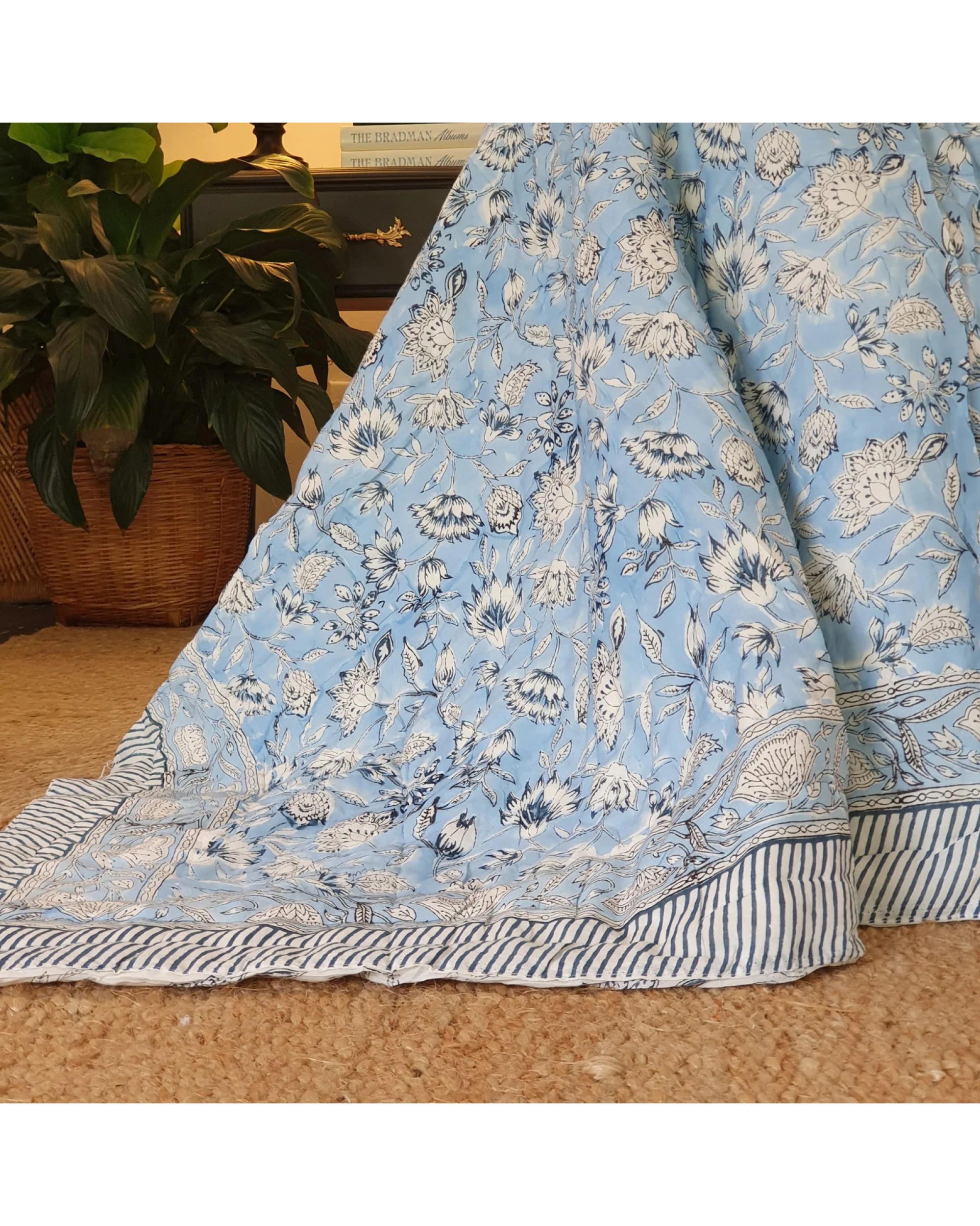 4 Kolka Wild Flower Ocean Reversible Quilt - Blue (Size: King 228 cm x 274 cm) - King Bed, 4 of 6