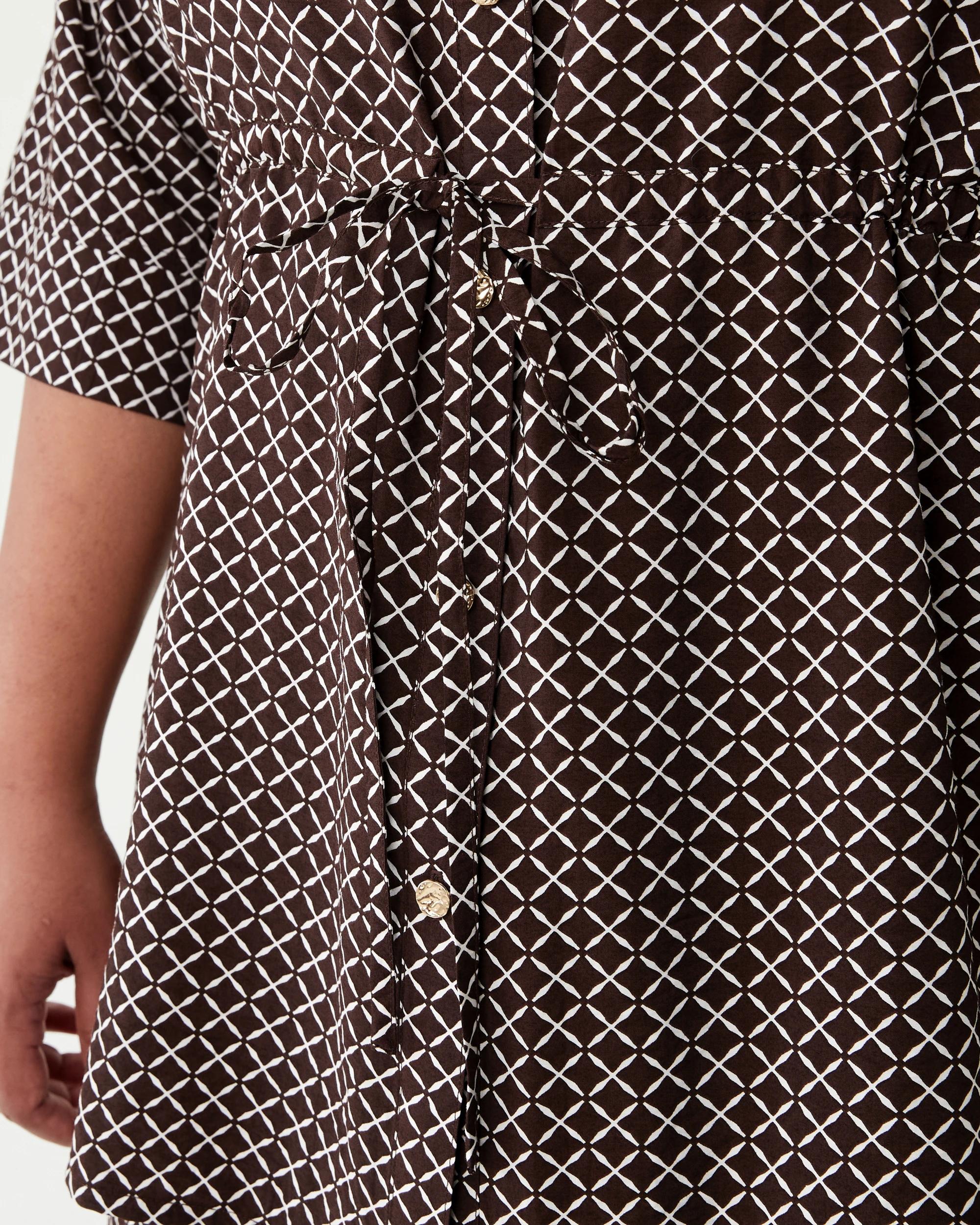 8 Curve Tie Waist Print Shirt Mono Tile, 8 of 10